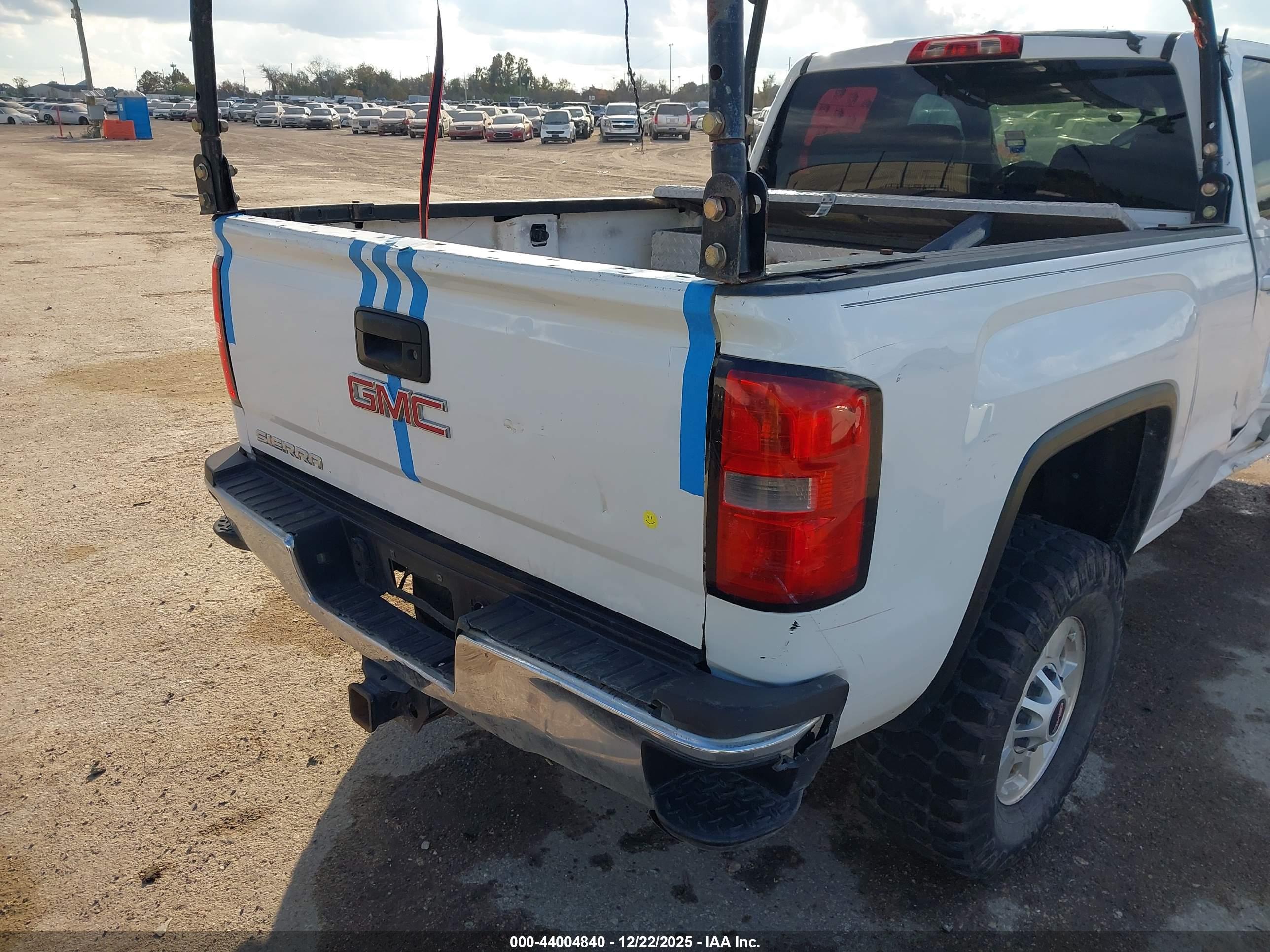 GMC SIERRA image 6