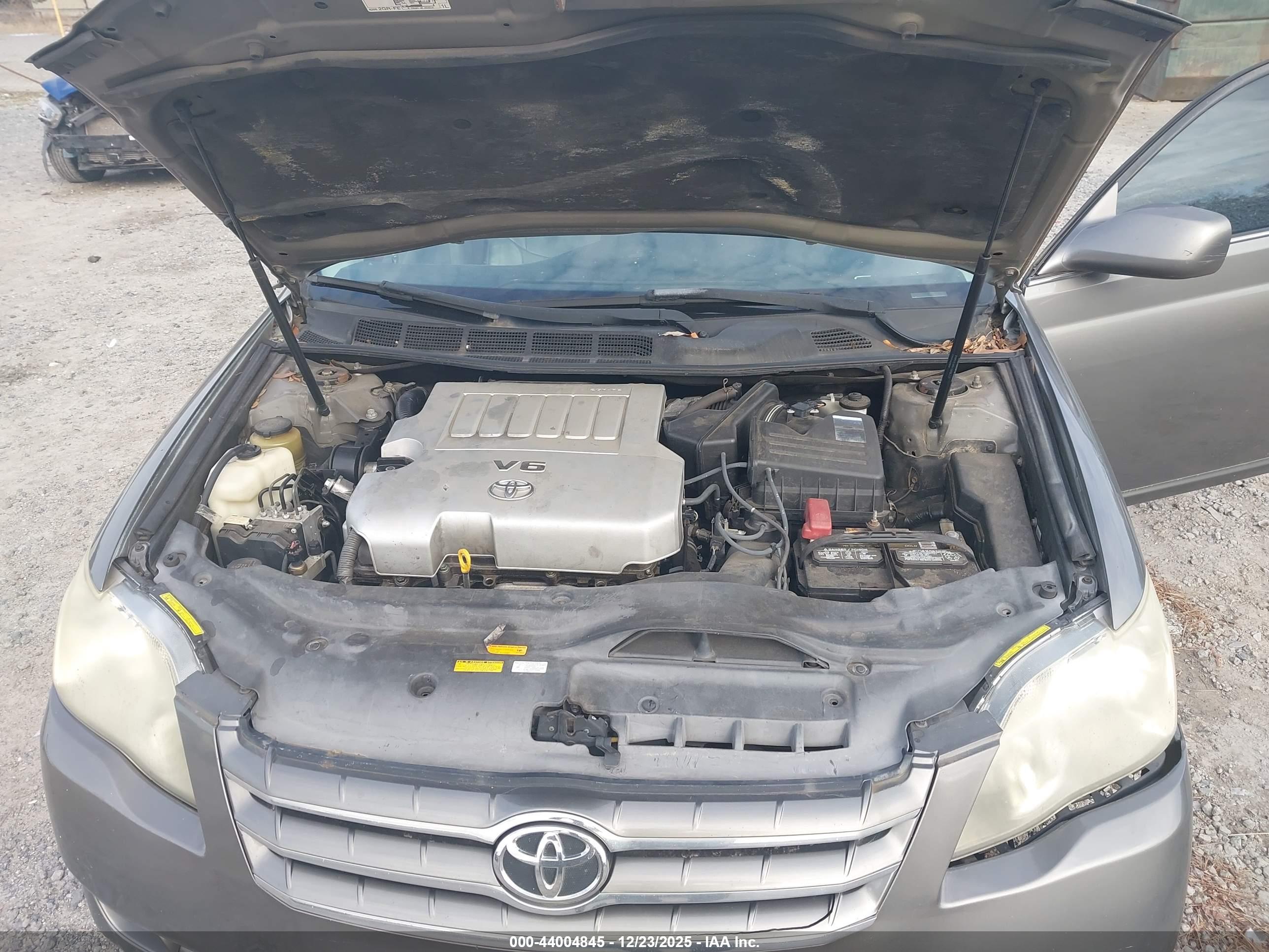 TOYOTA AVALON image 10