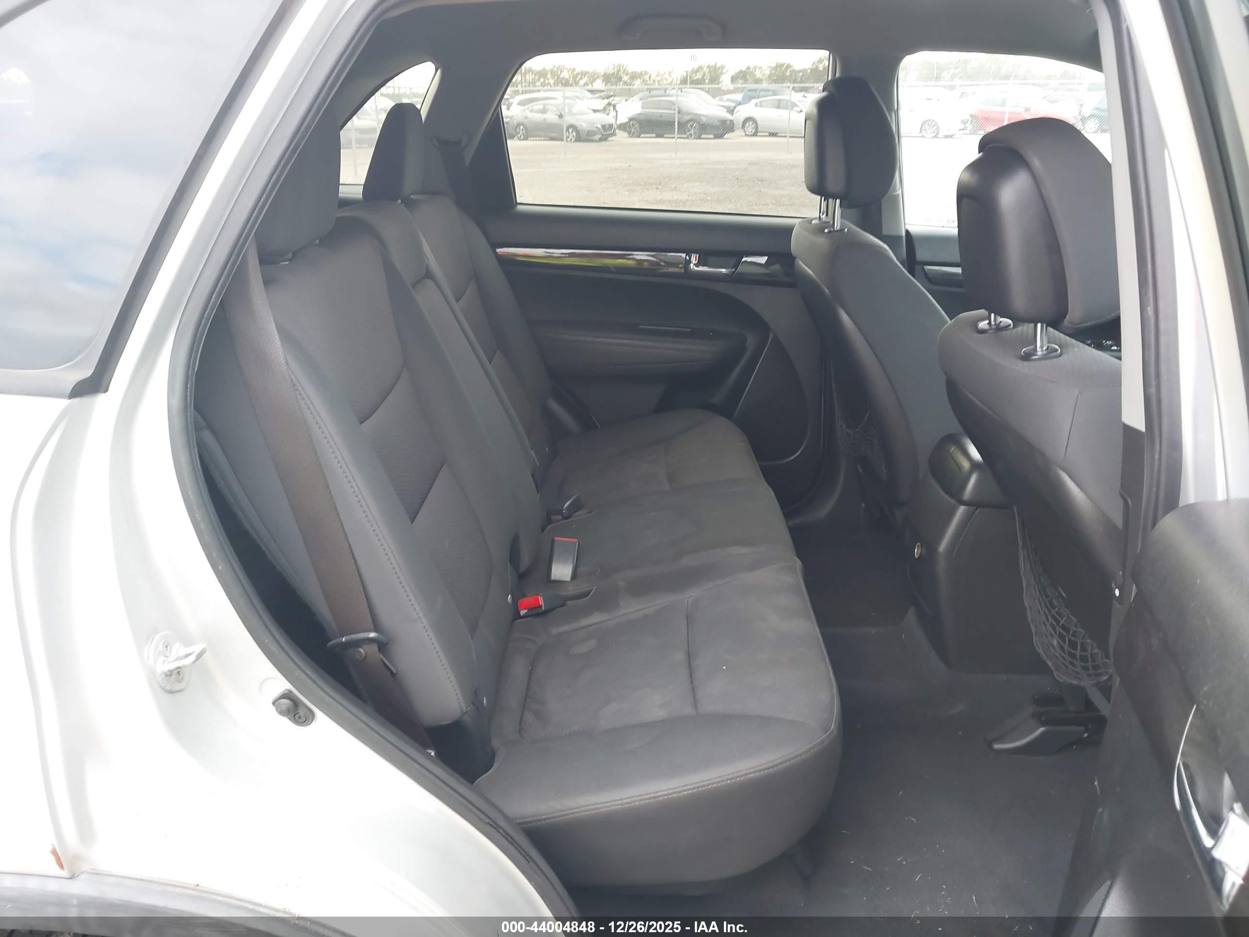 KIA SORENTO image 8