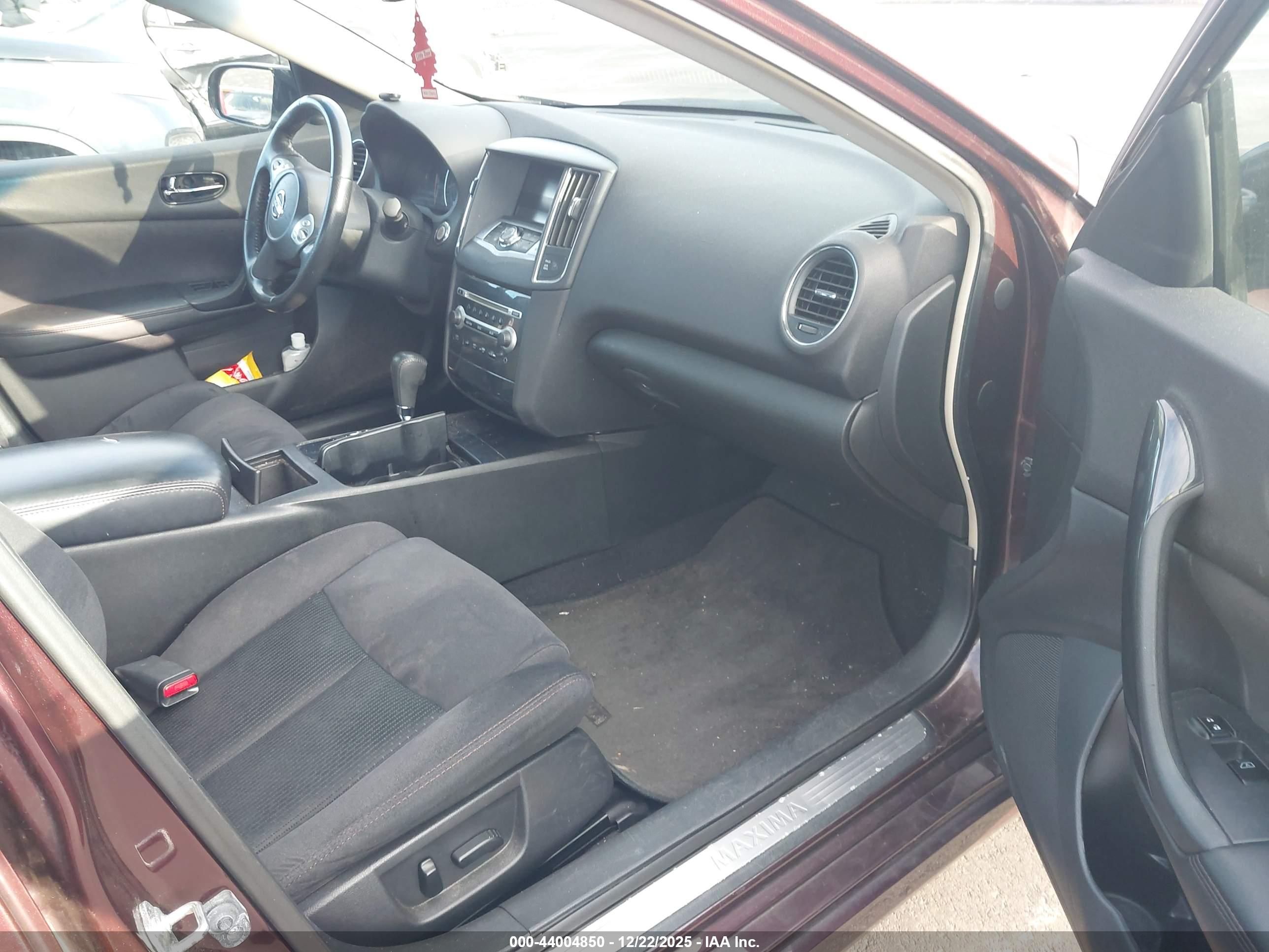 NISSAN MAXIMA image 5