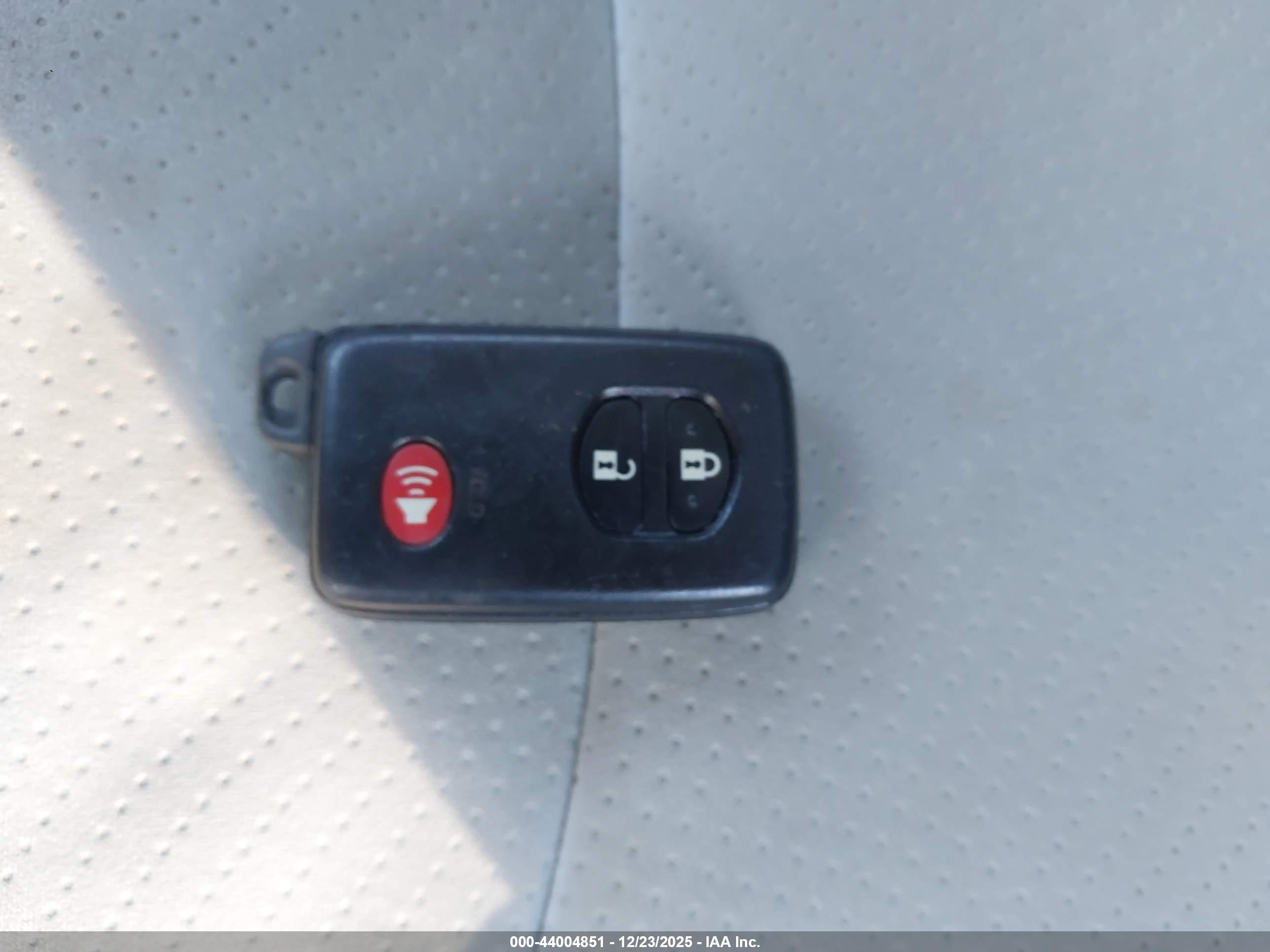TOYOTA PRIUS image 11