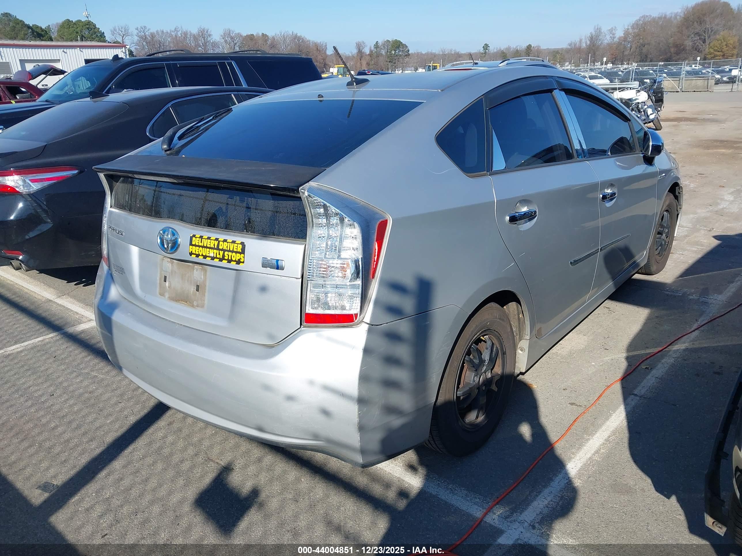TOYOTA PRIUS image 4