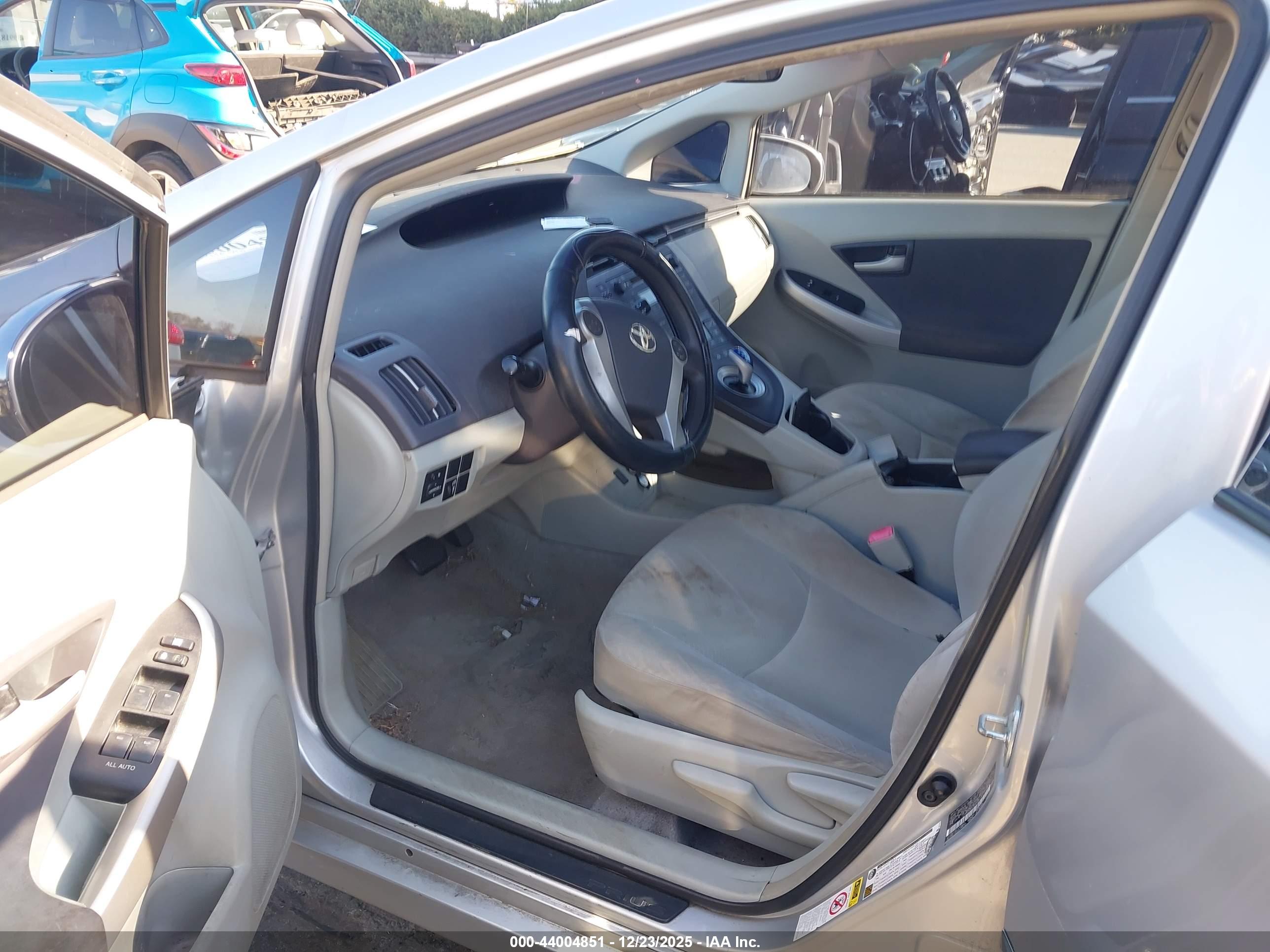 TOYOTA PRIUS image 5