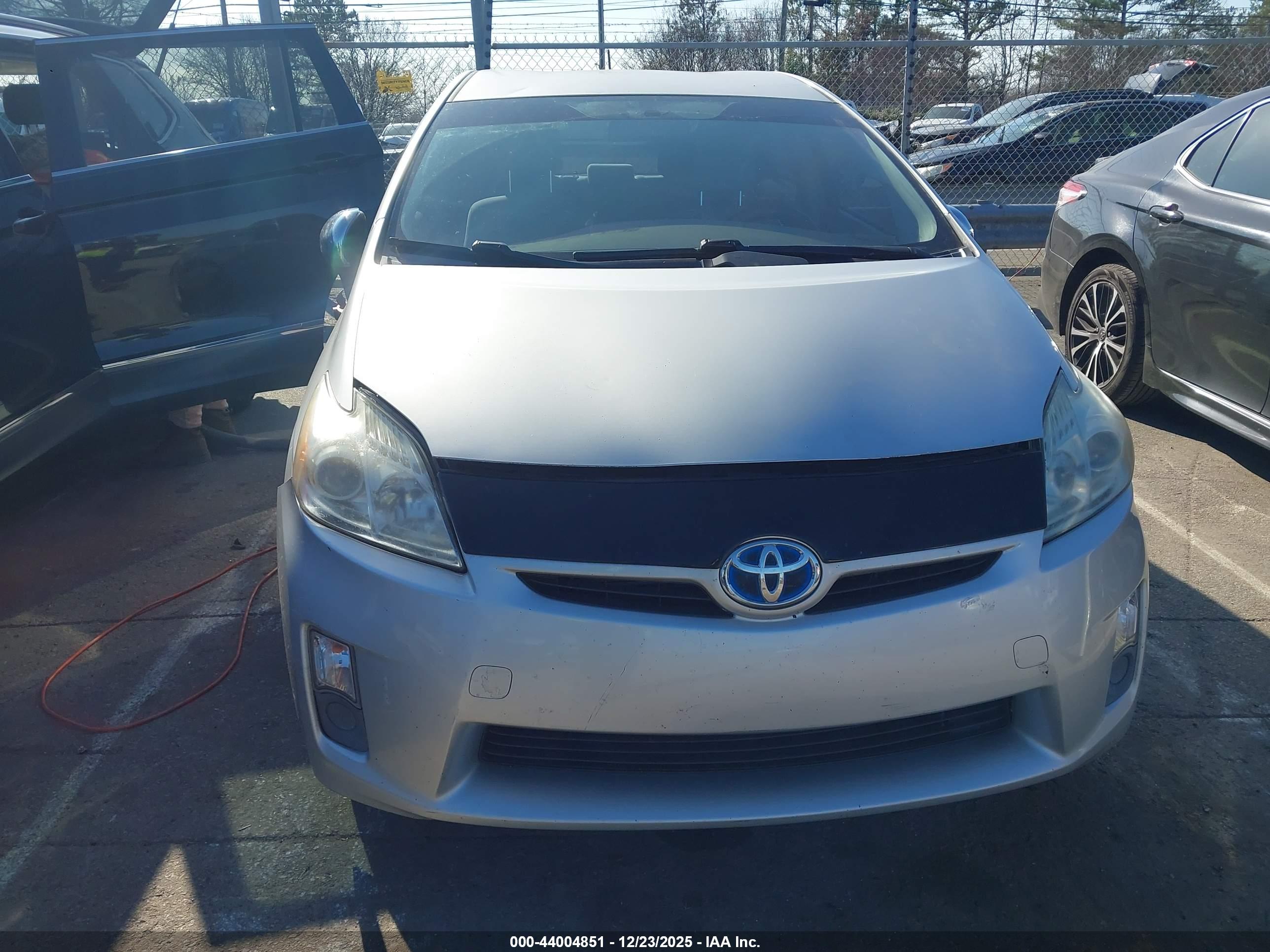 TOYOTA PRIUS image 6