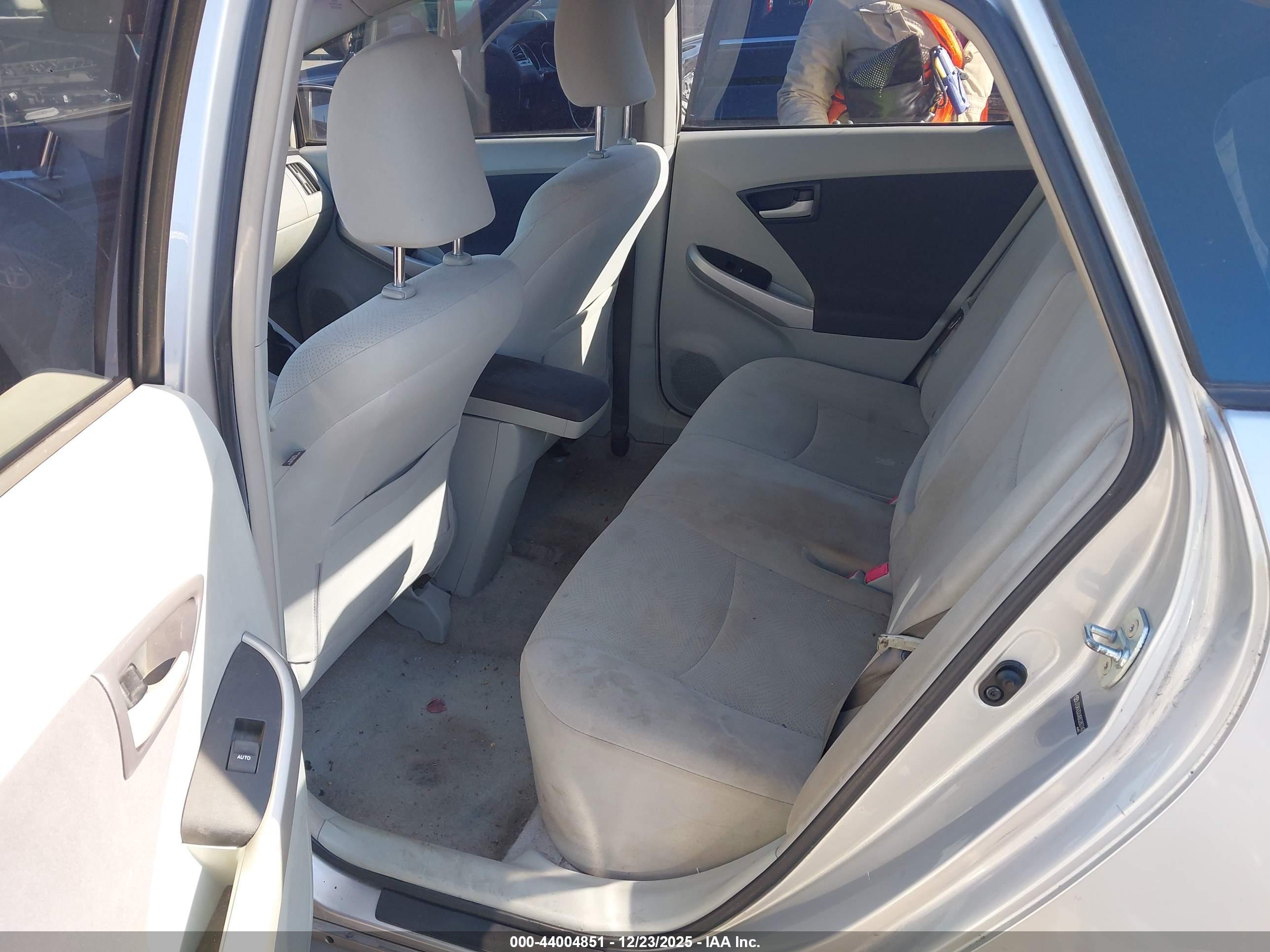 TOYOTA PRIUS image 8
