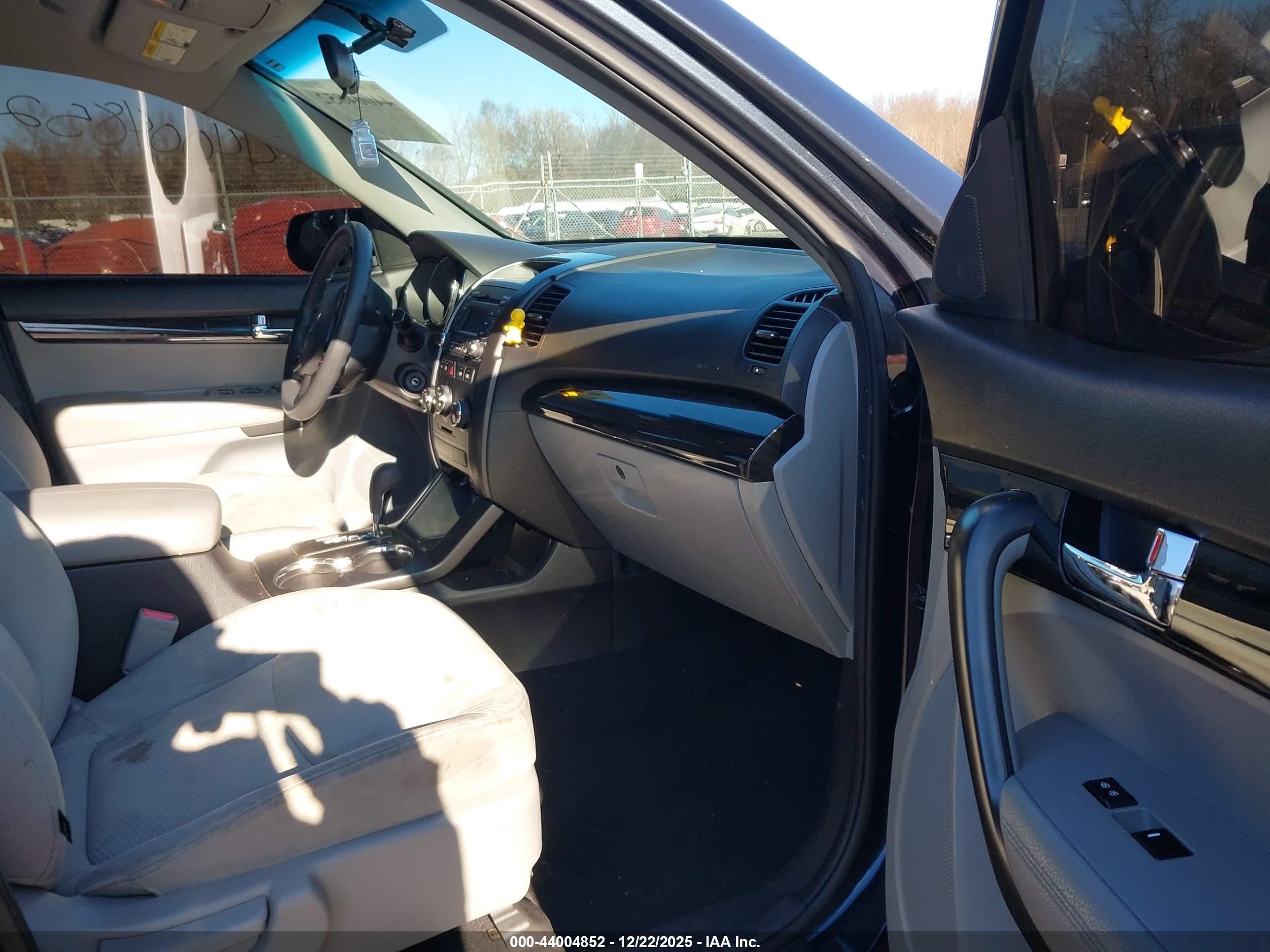 KIA SORENTO image 5