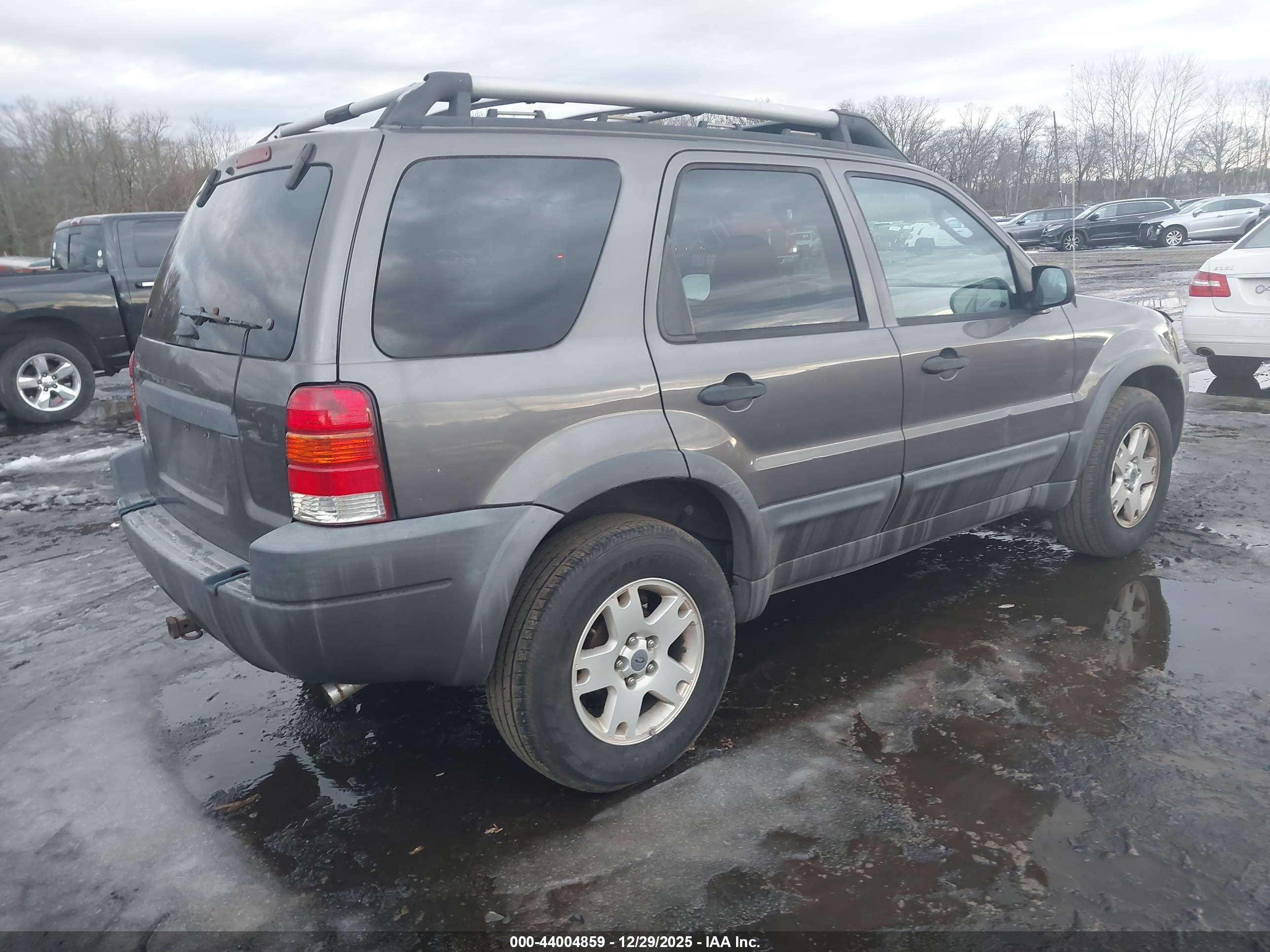 FORD ESCAPE image 4