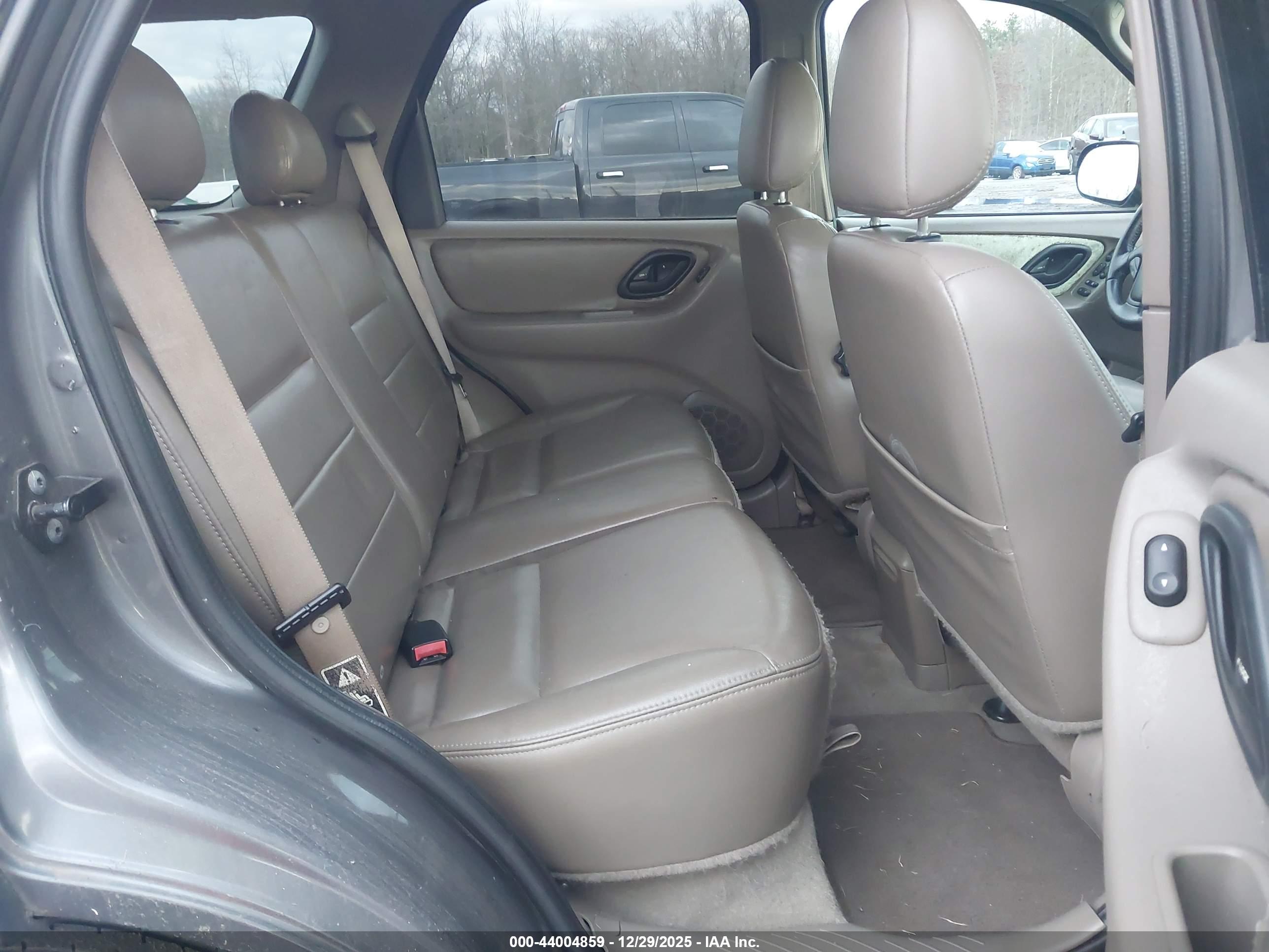 FORD ESCAPE image 8