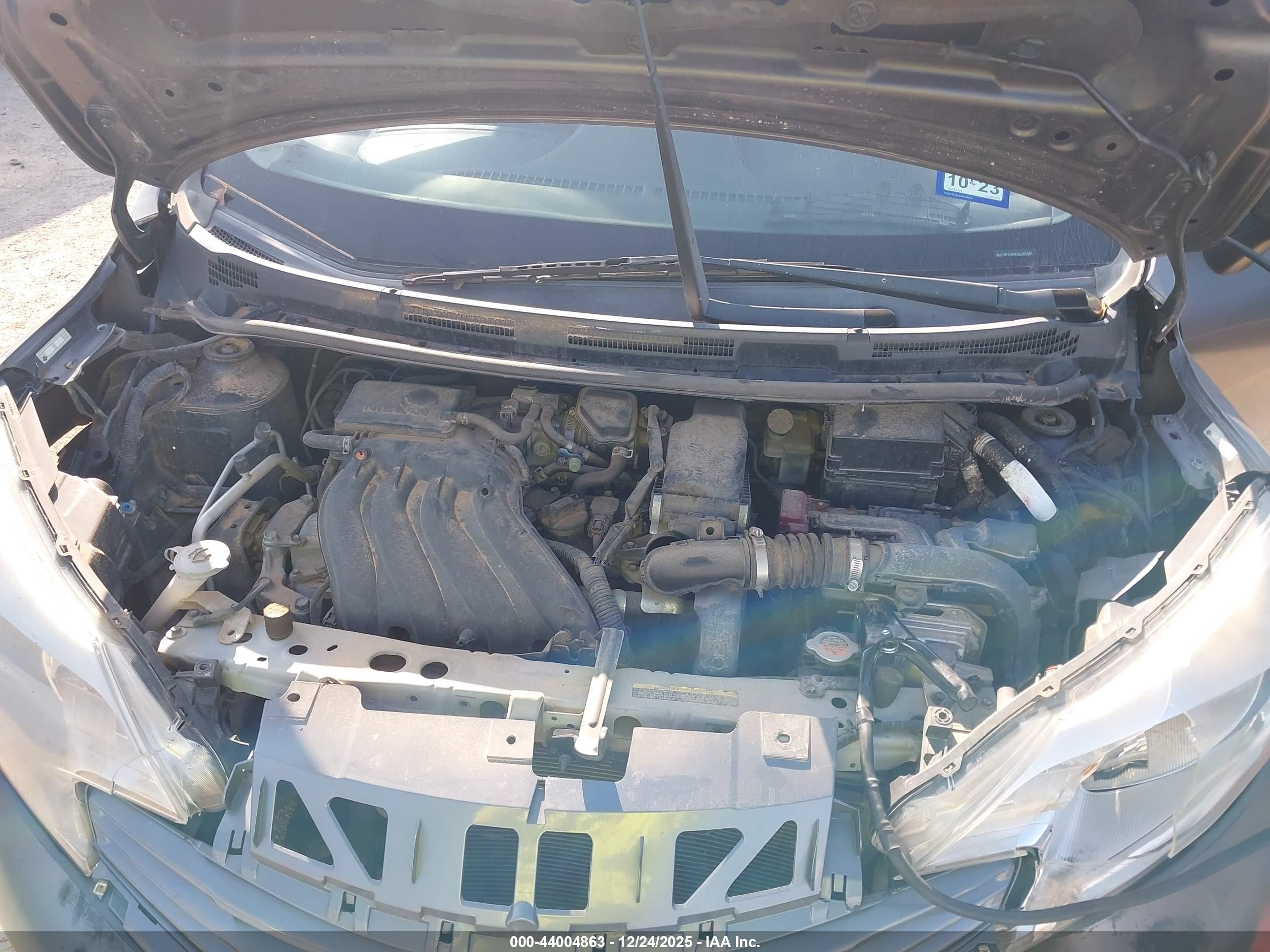 NISSAN VERSA image 10