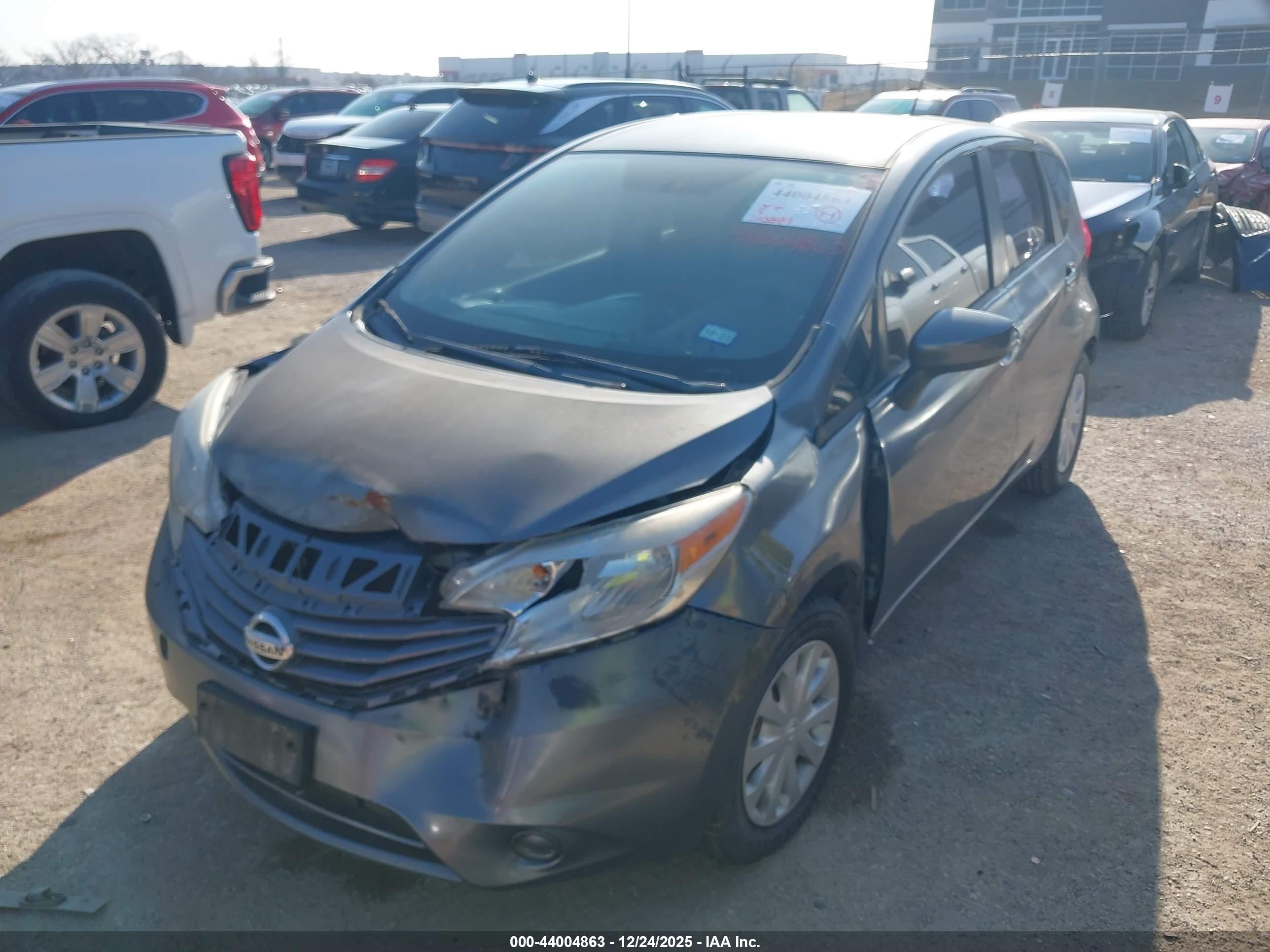 NISSAN VERSA image 2