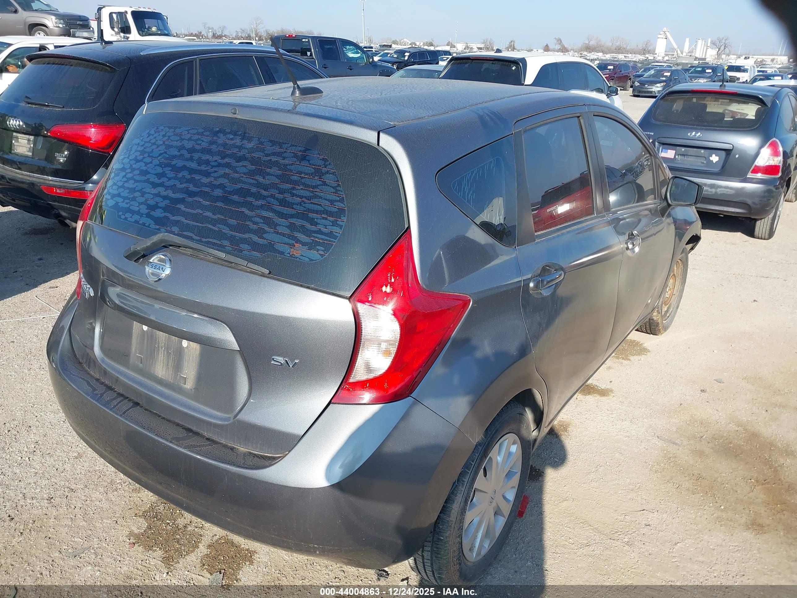 NISSAN VERSA image 4