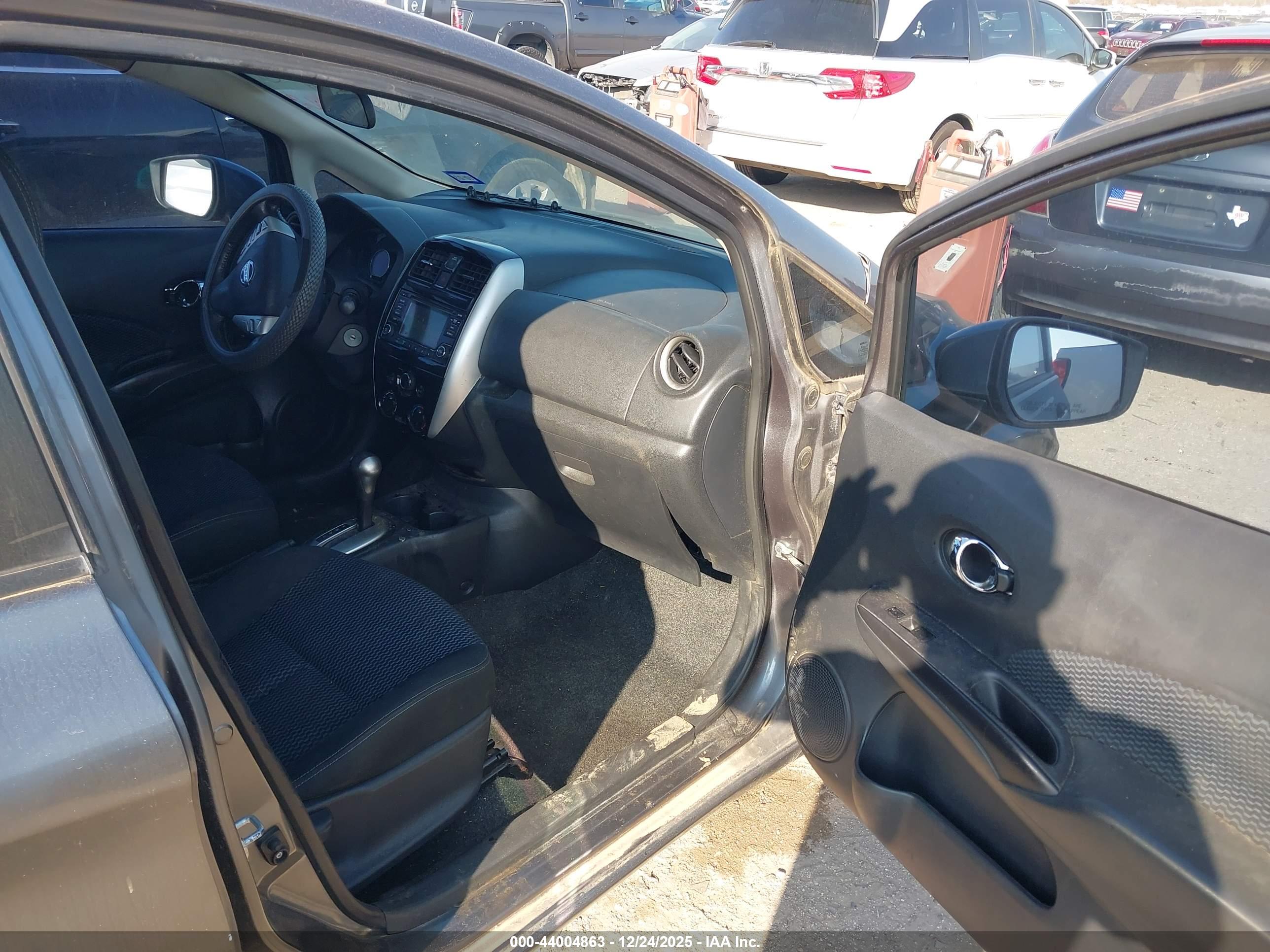 NISSAN VERSA image 5