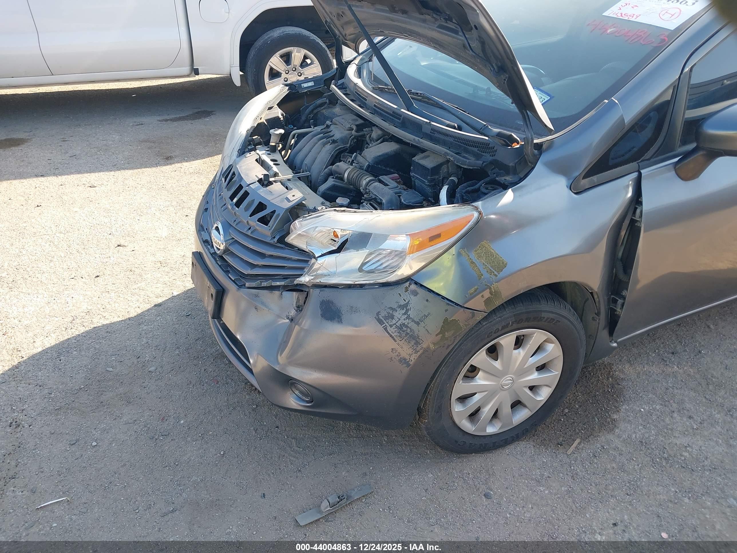 NISSAN VERSA image 6