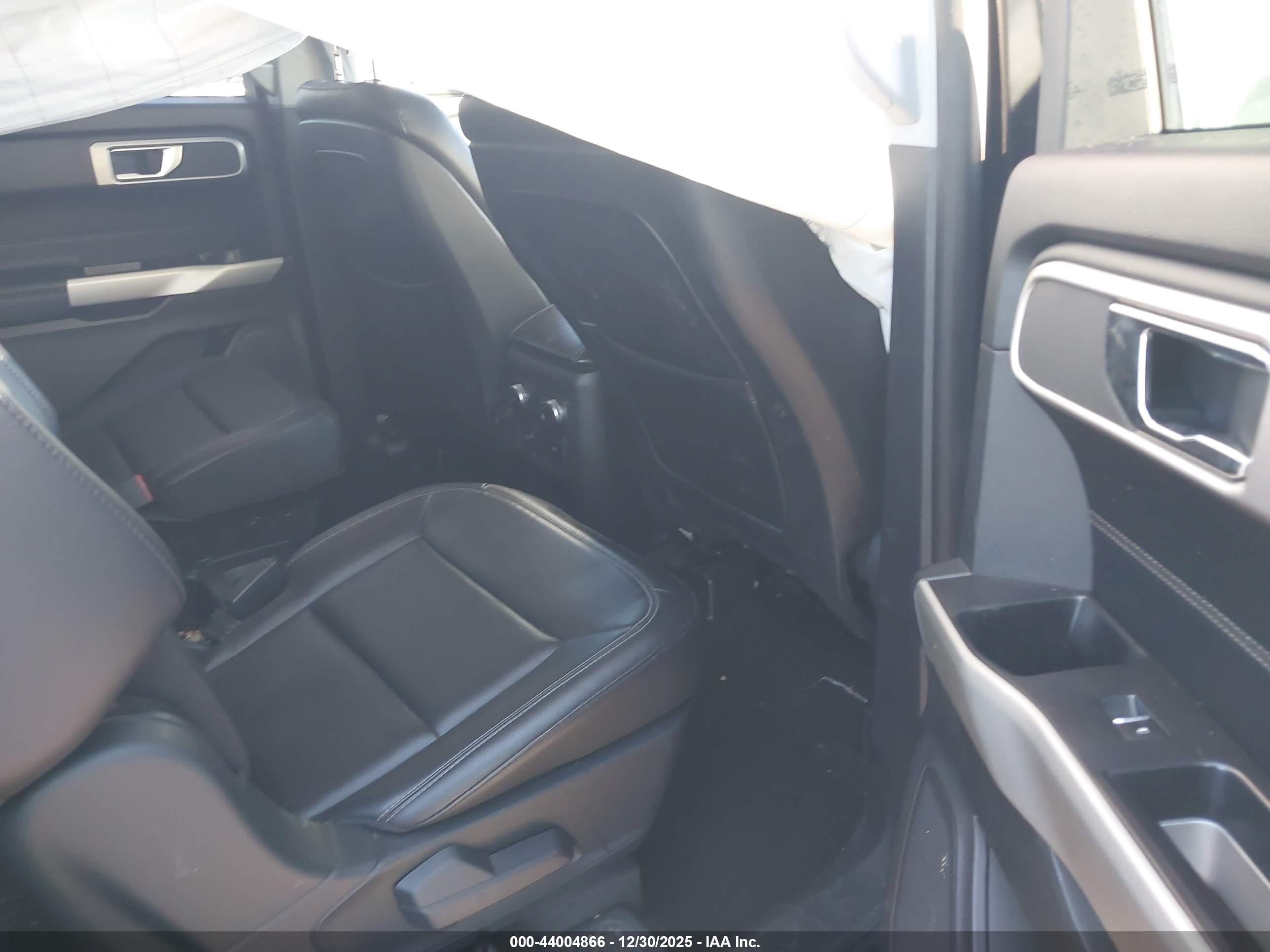 FORD EXPLORER image 8