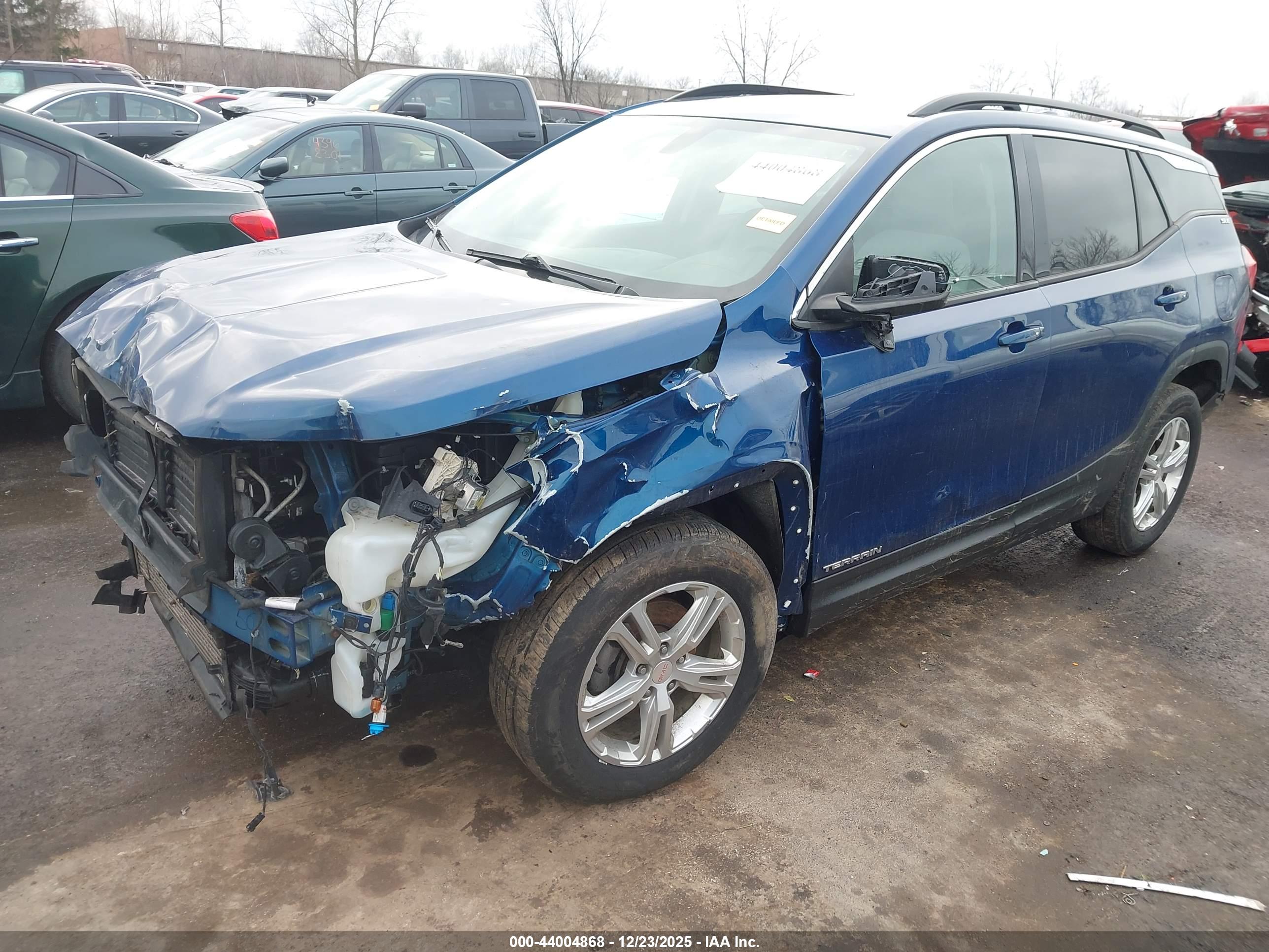GMC TERRAIN image 2