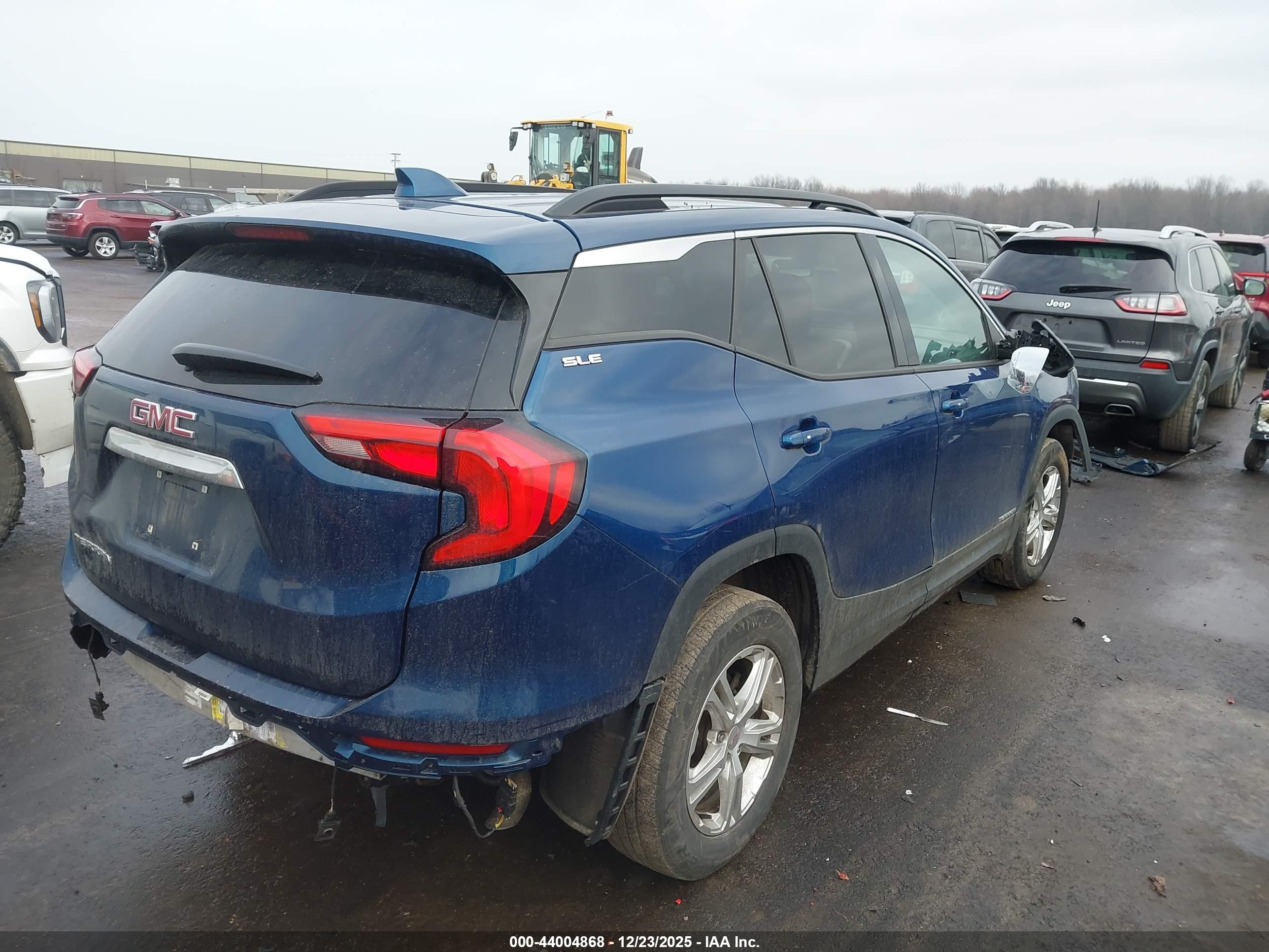 GMC TERRAIN image 4