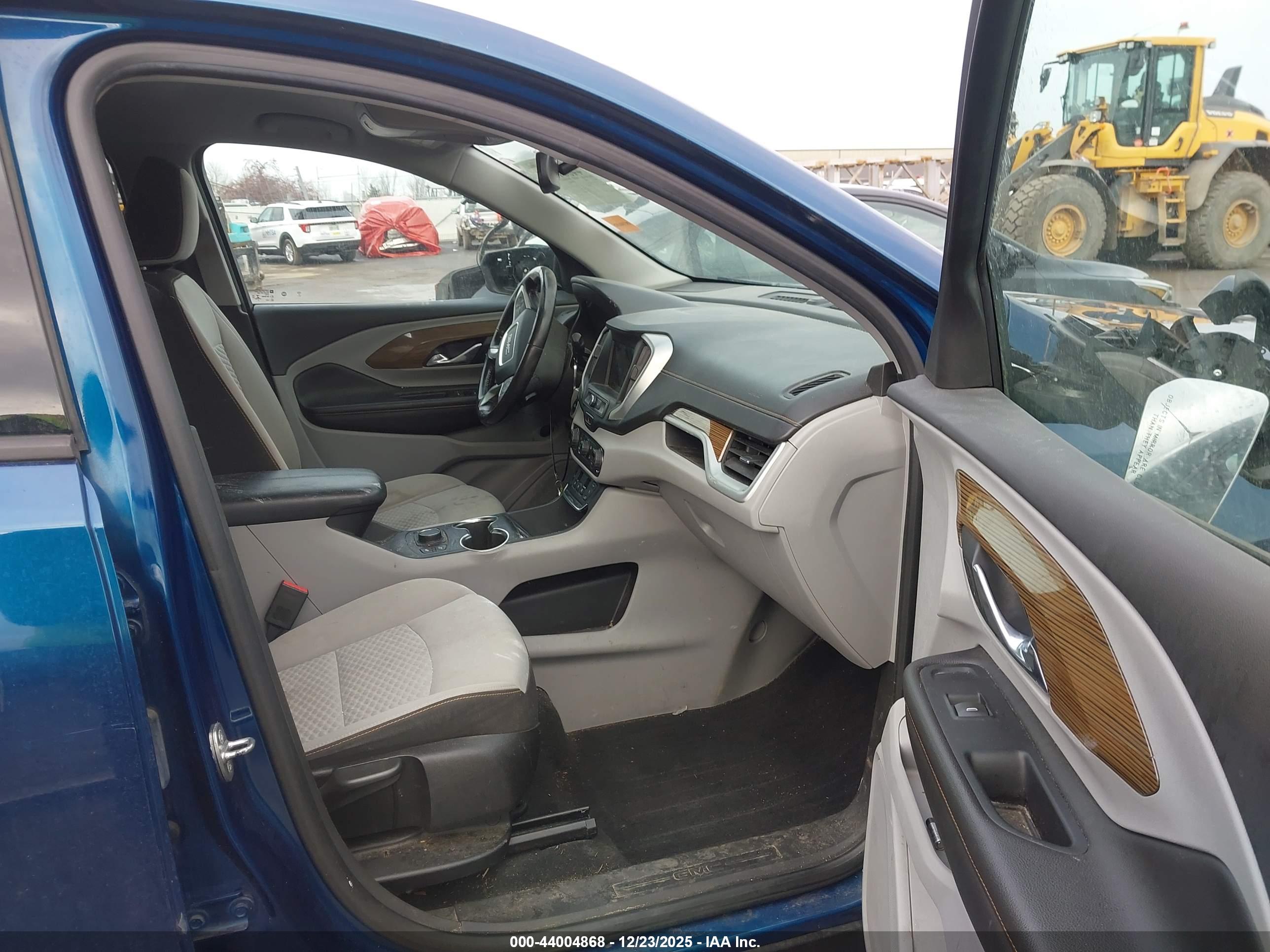 GMC TERRAIN image 5