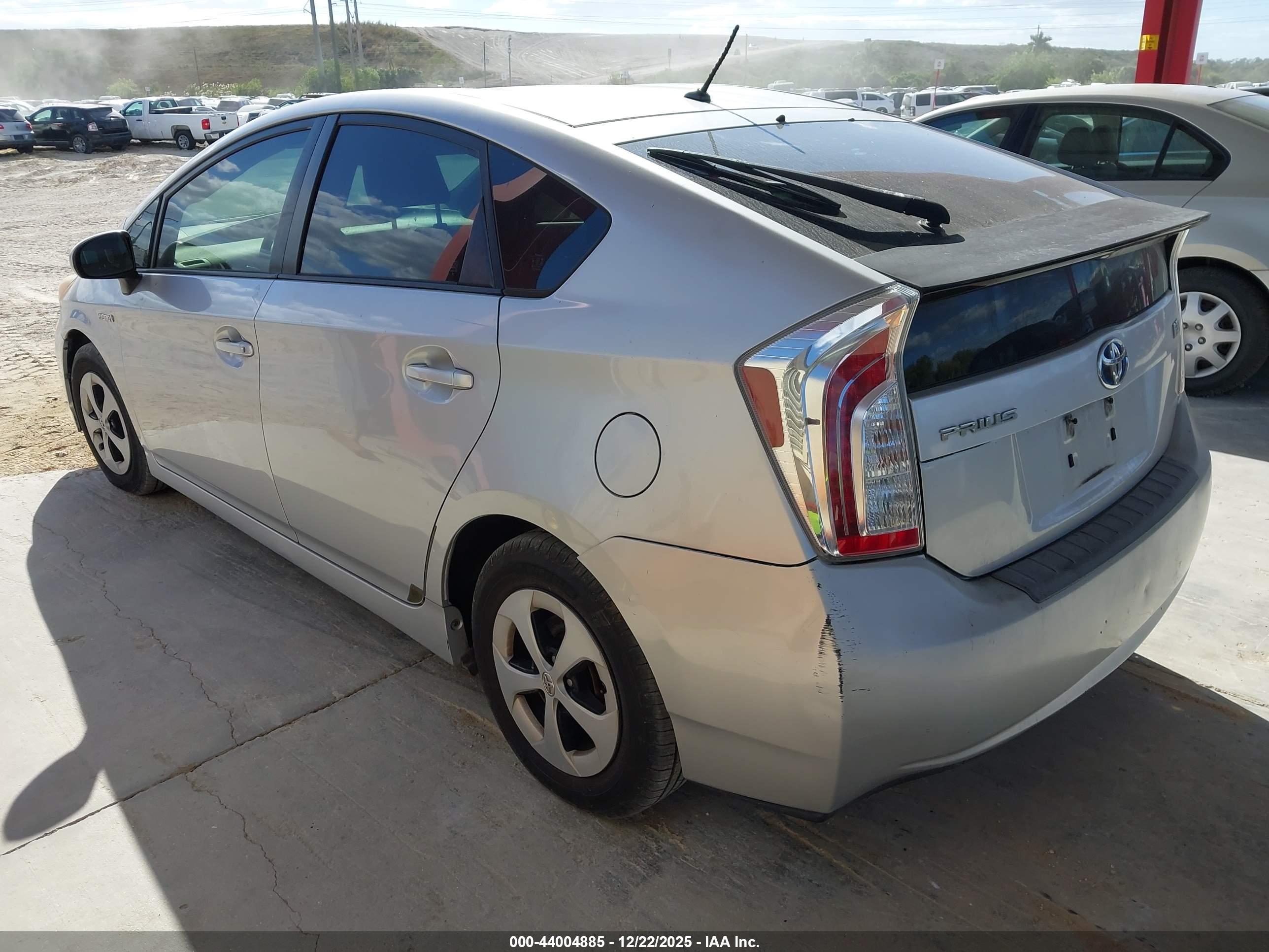 TOYOTA PRIUS image 3