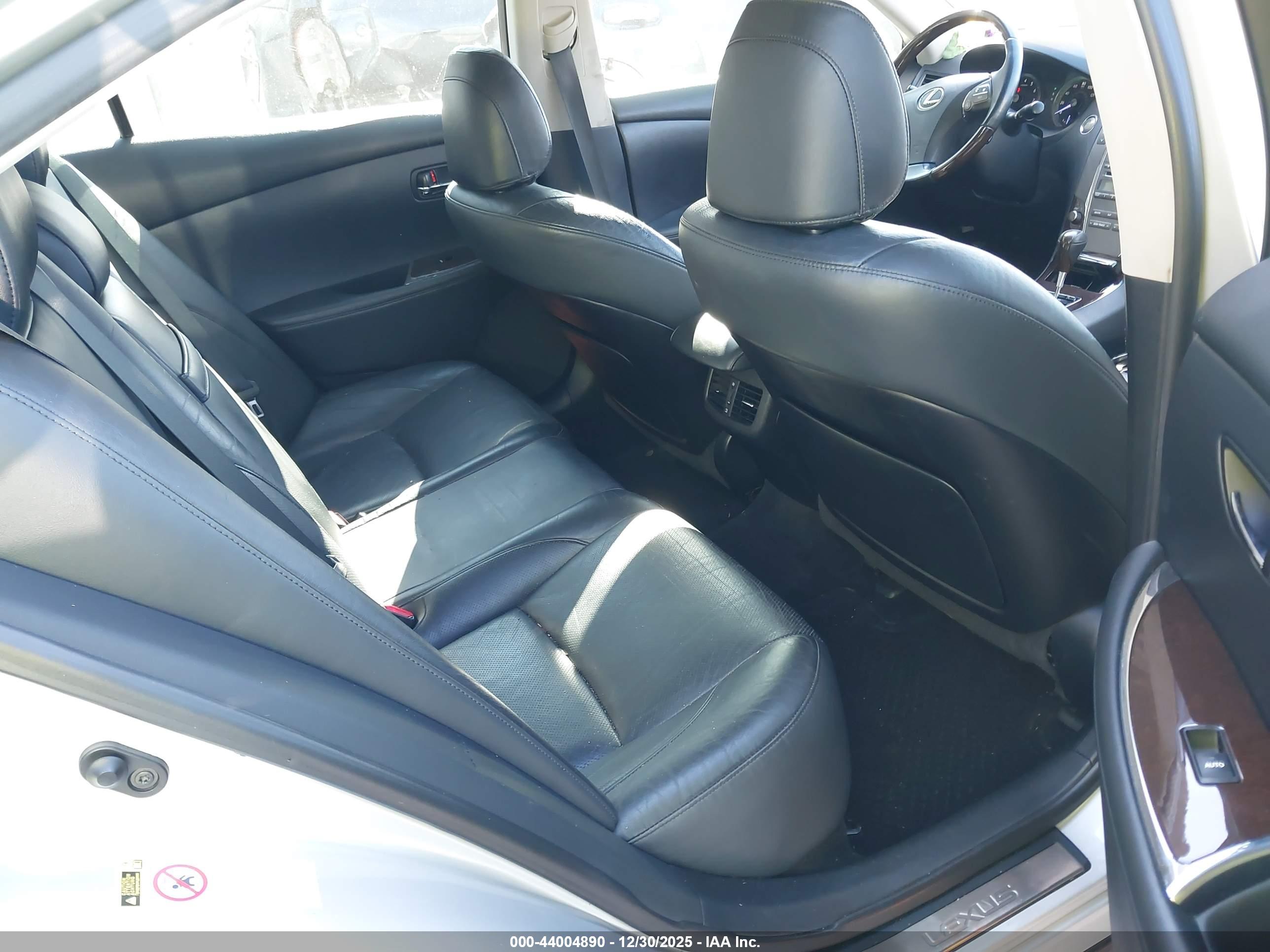 LEXUS ES image 8