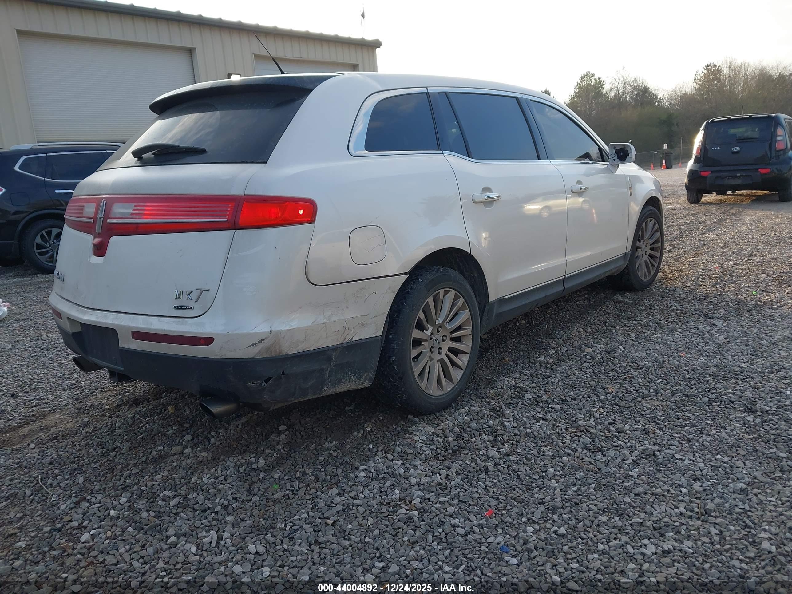 LINCOLN MKT image 4