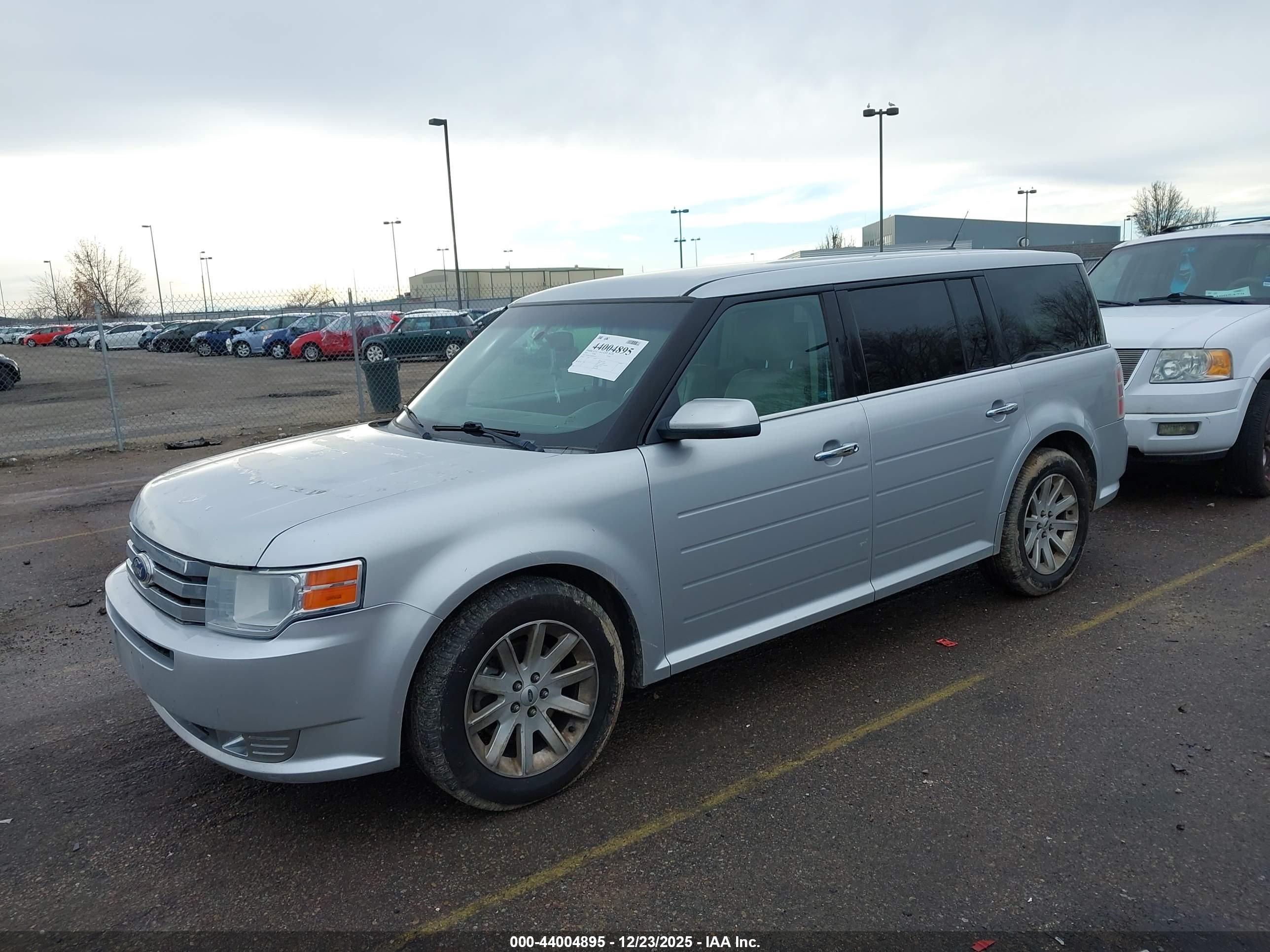 FORD FLEX image 2