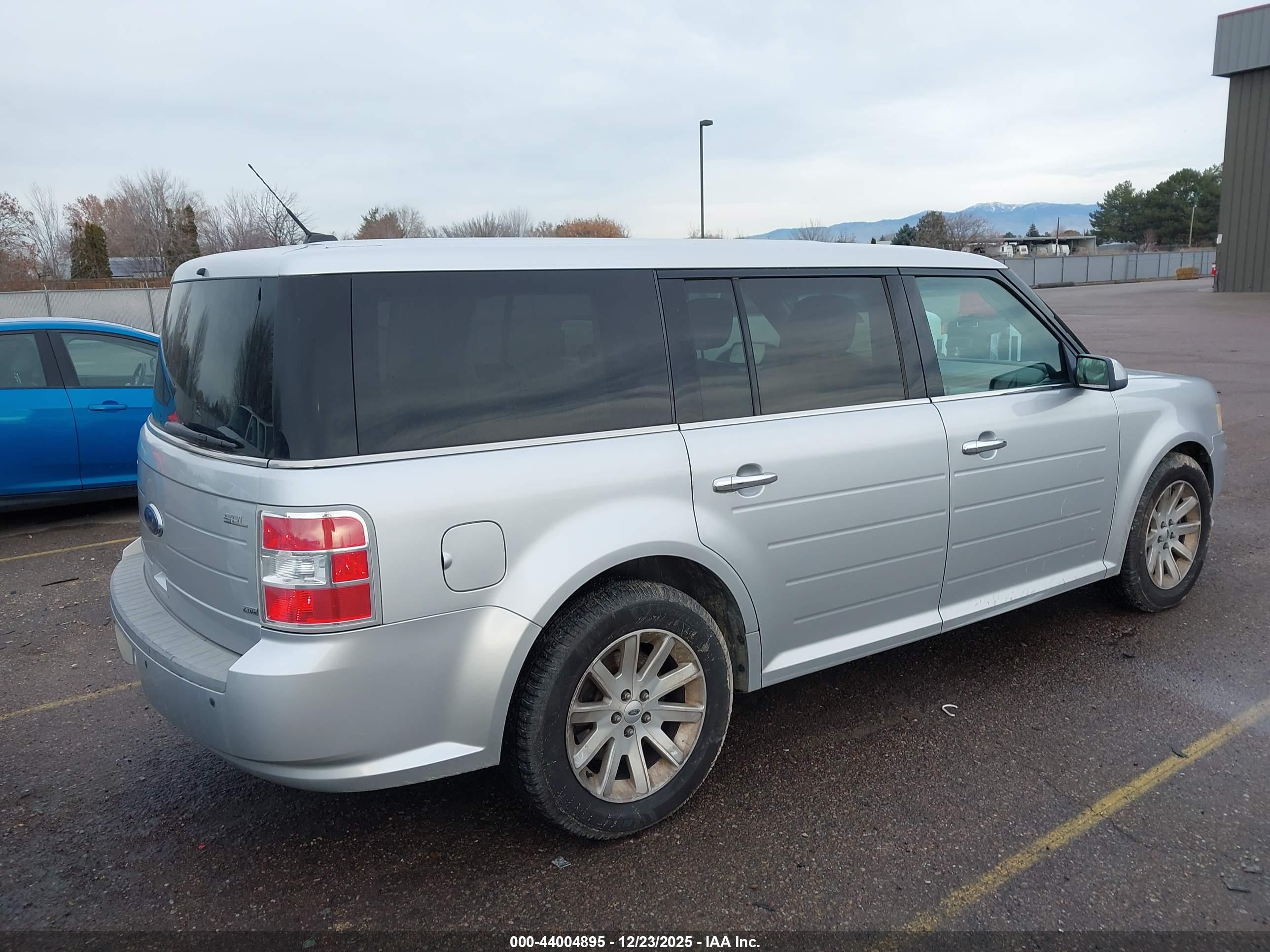 FORD FLEX image 4