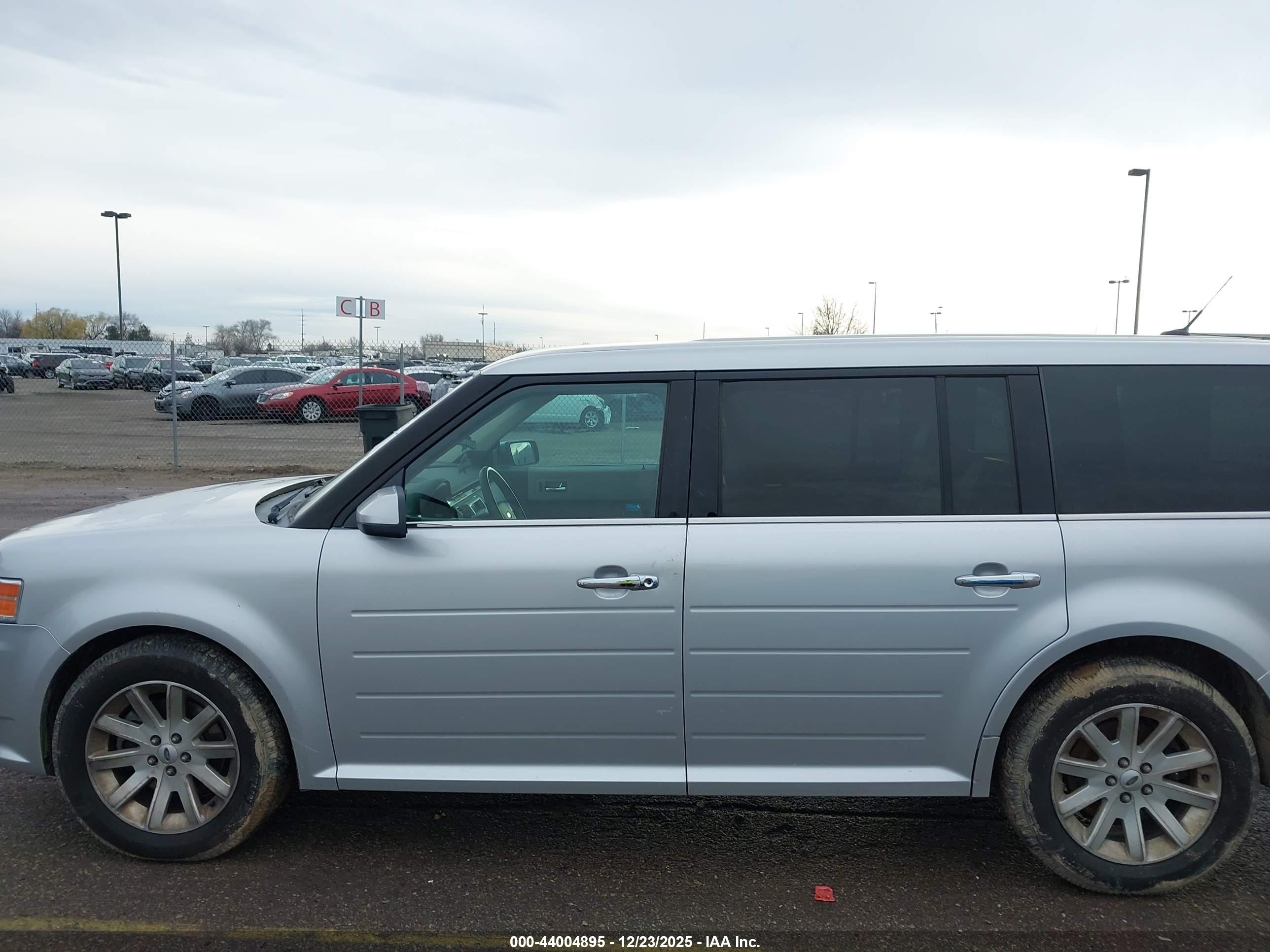FORD FLEX image 6