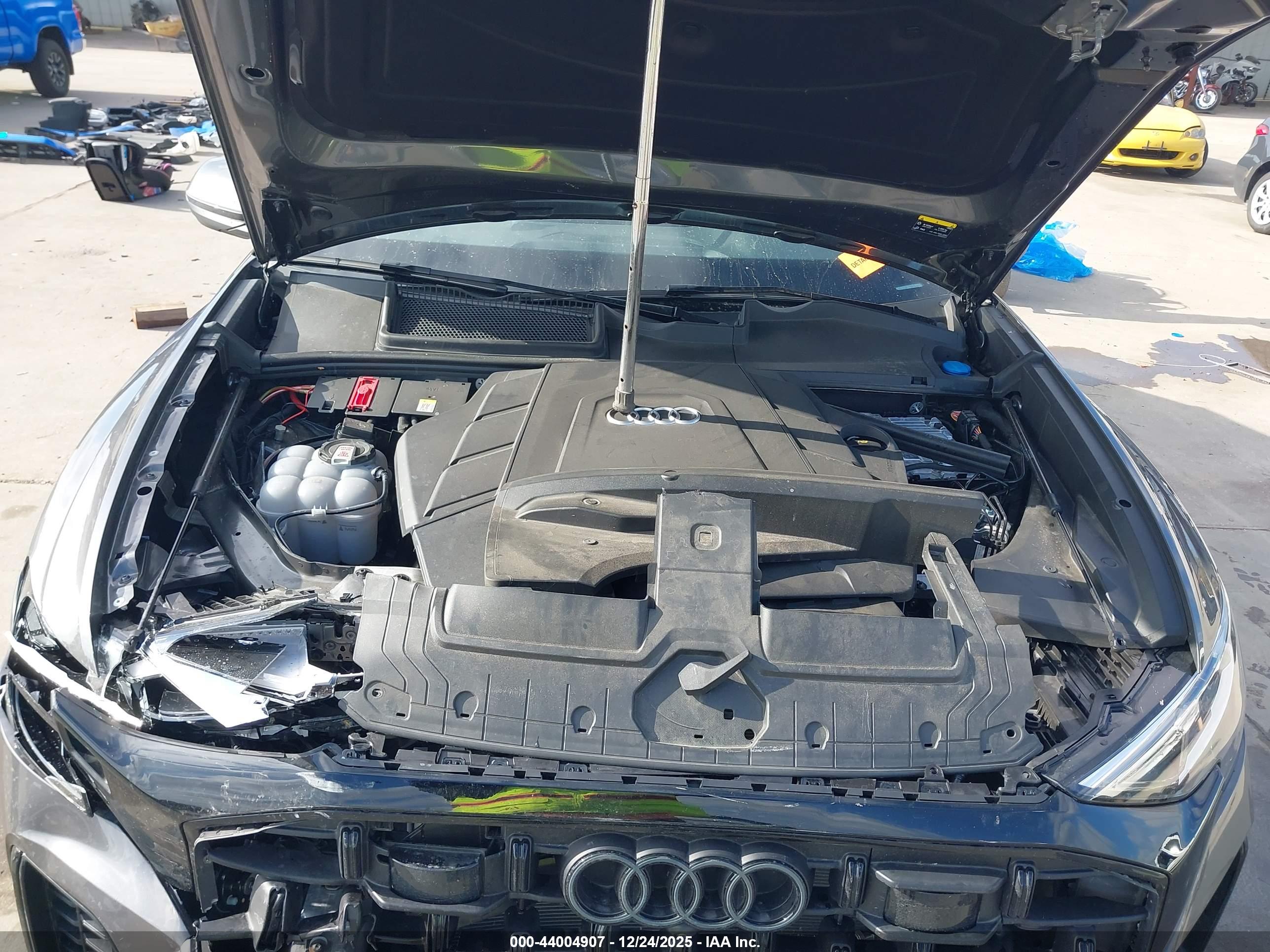 AUDI Q8 image 10