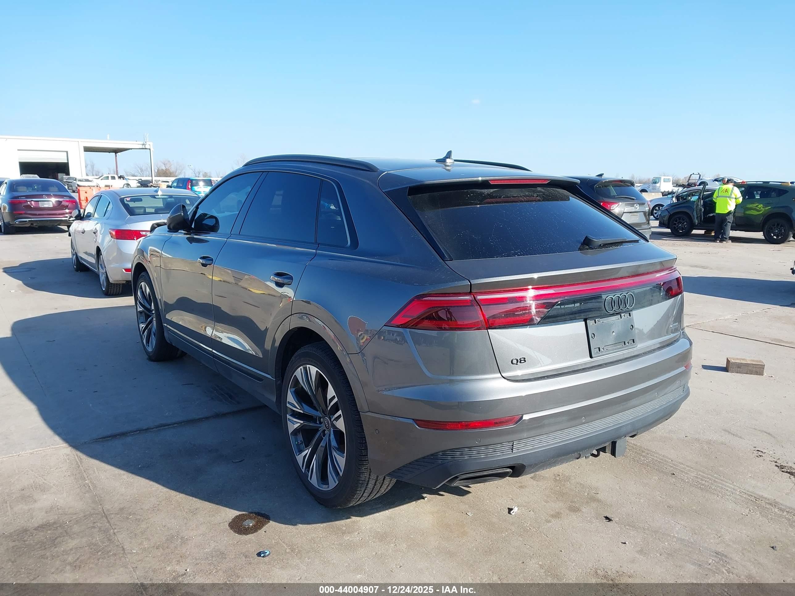 AUDI Q8 image 3