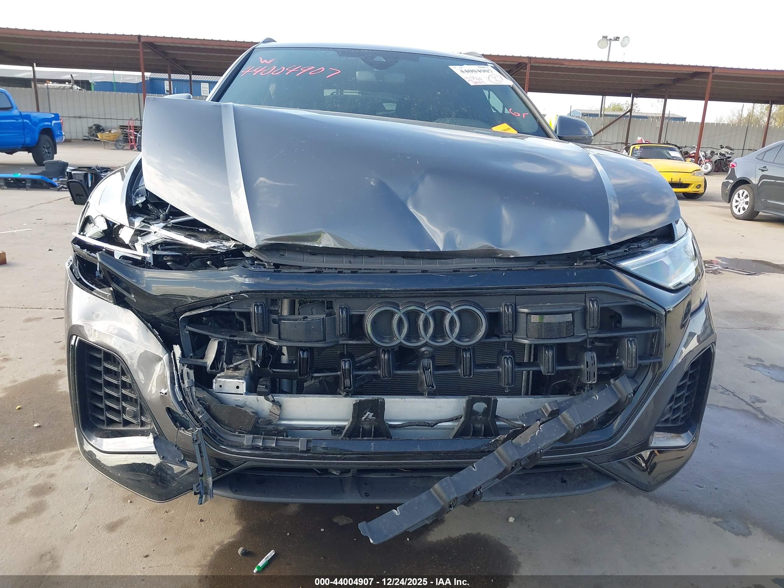 AUDI Q8 image 6