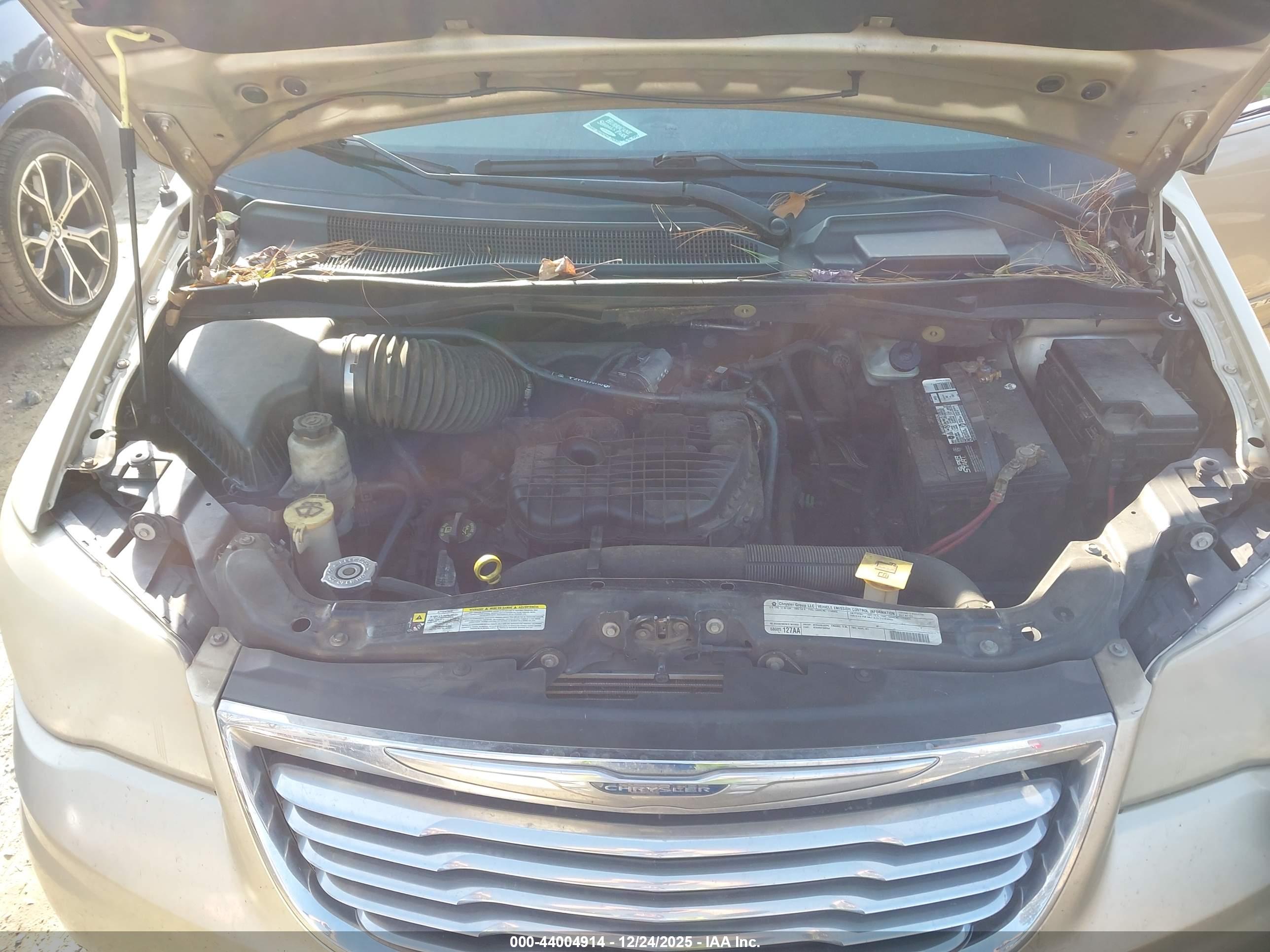 CHRYSLER TOWN image 10