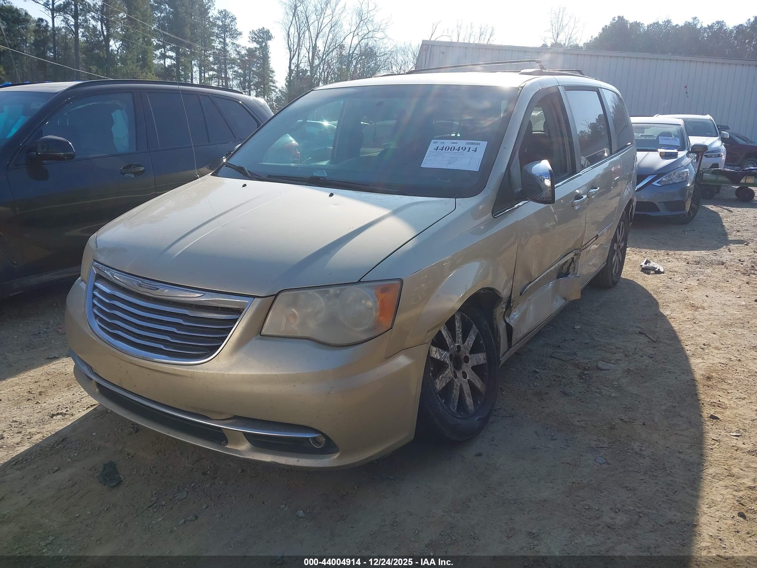CHRYSLER TOWN image 2