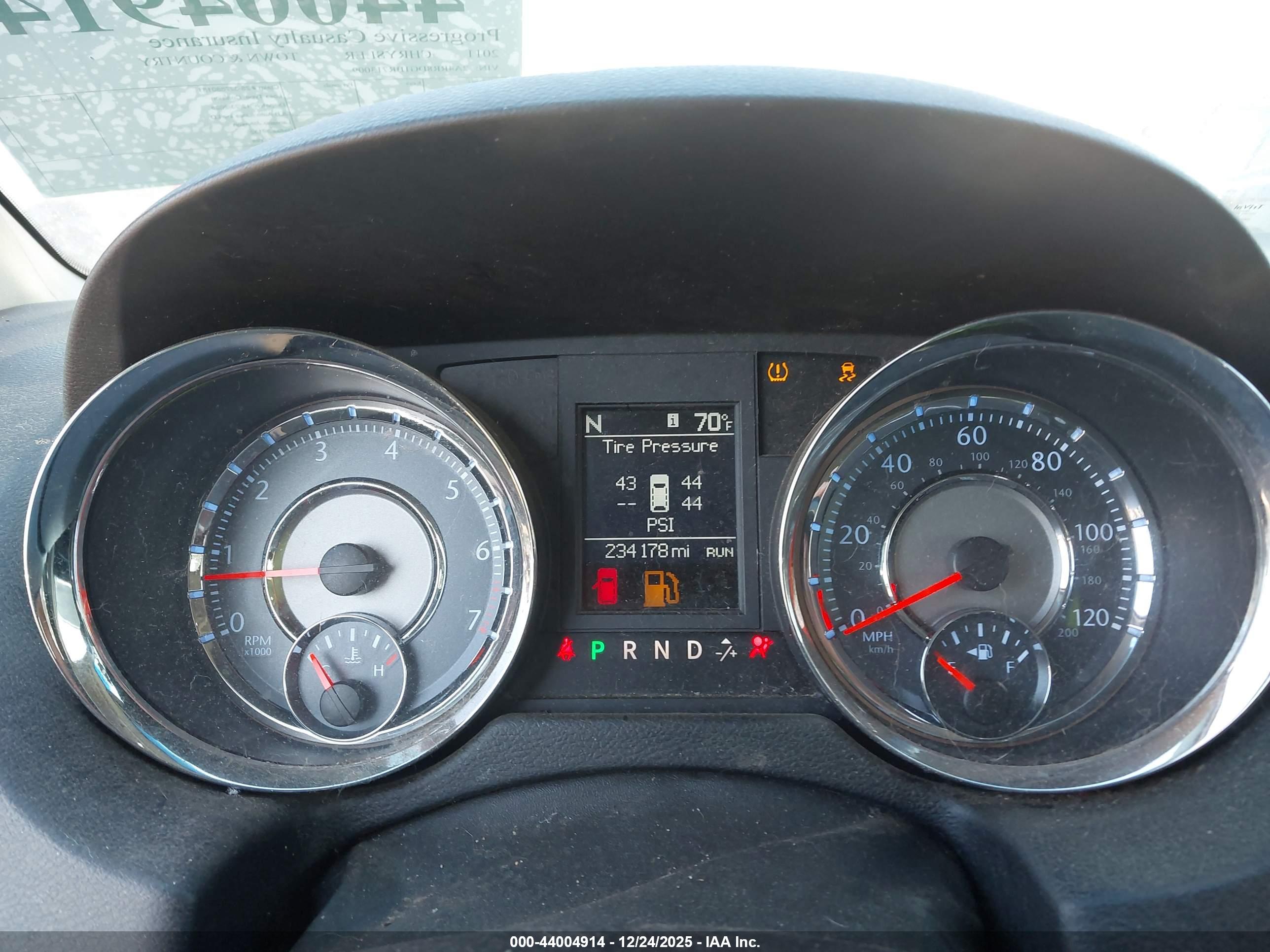 CHRYSLER TOWN image 7