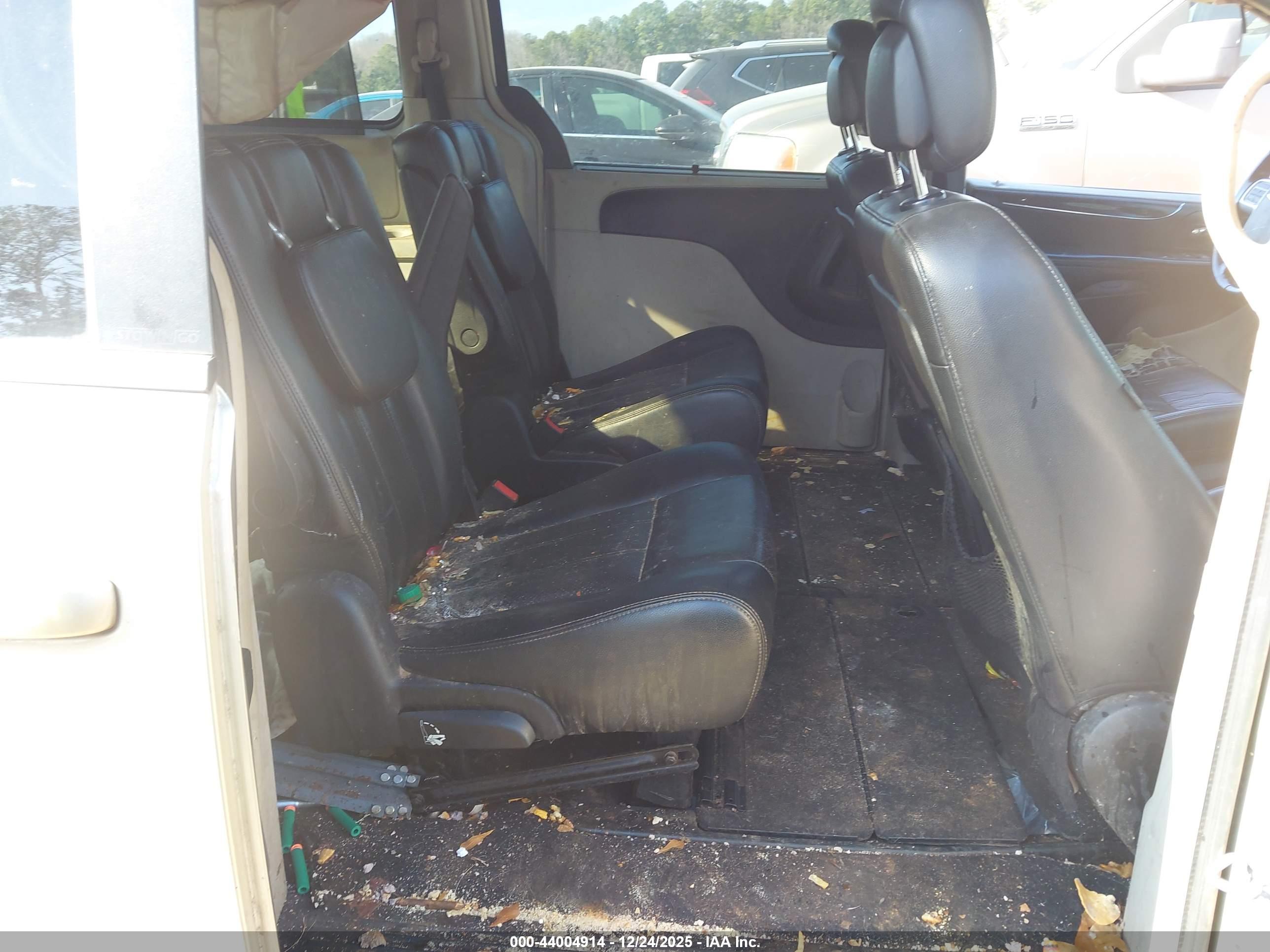 CHRYSLER TOWN image 8