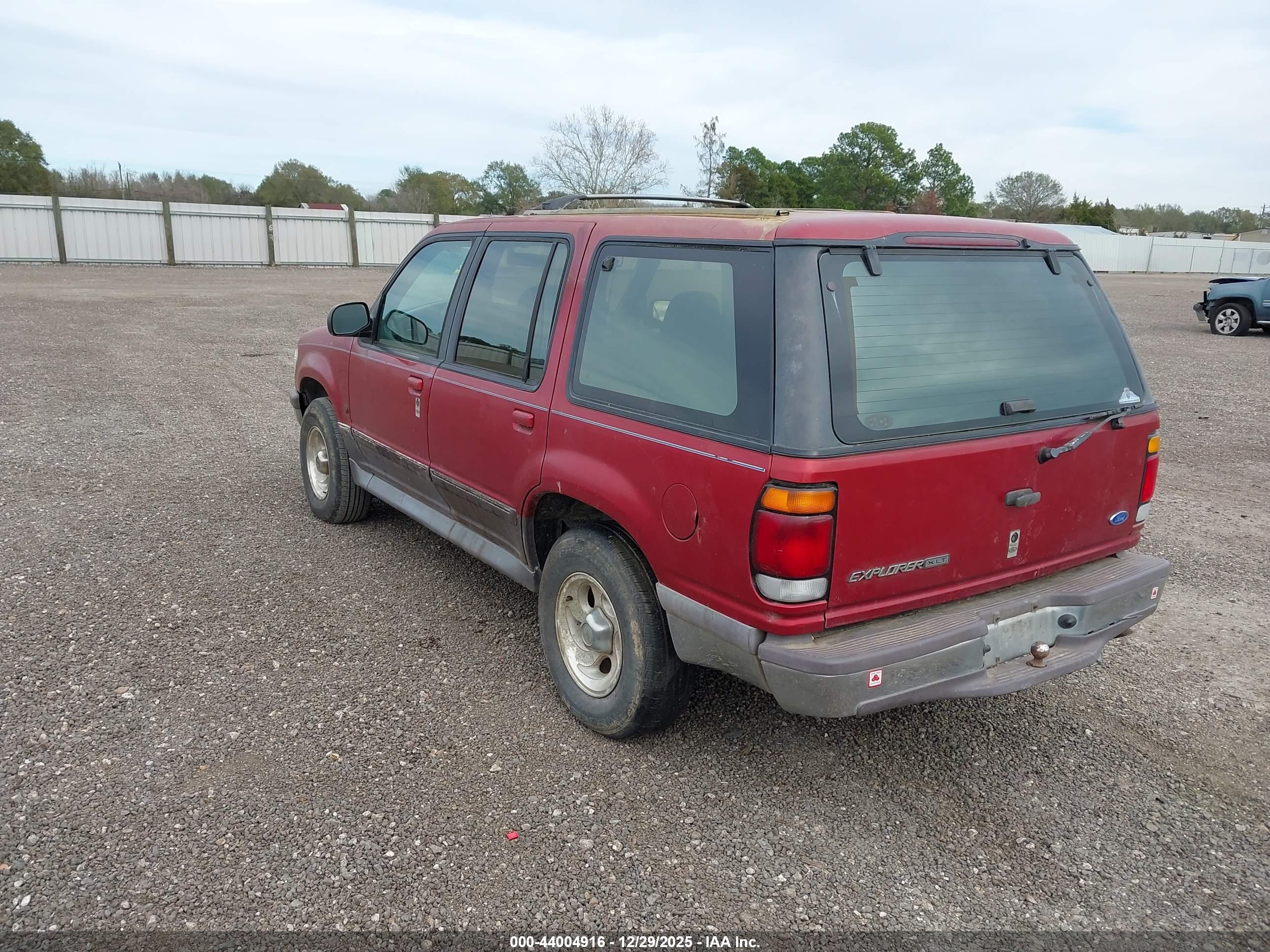 FORD EXPLORER image 3