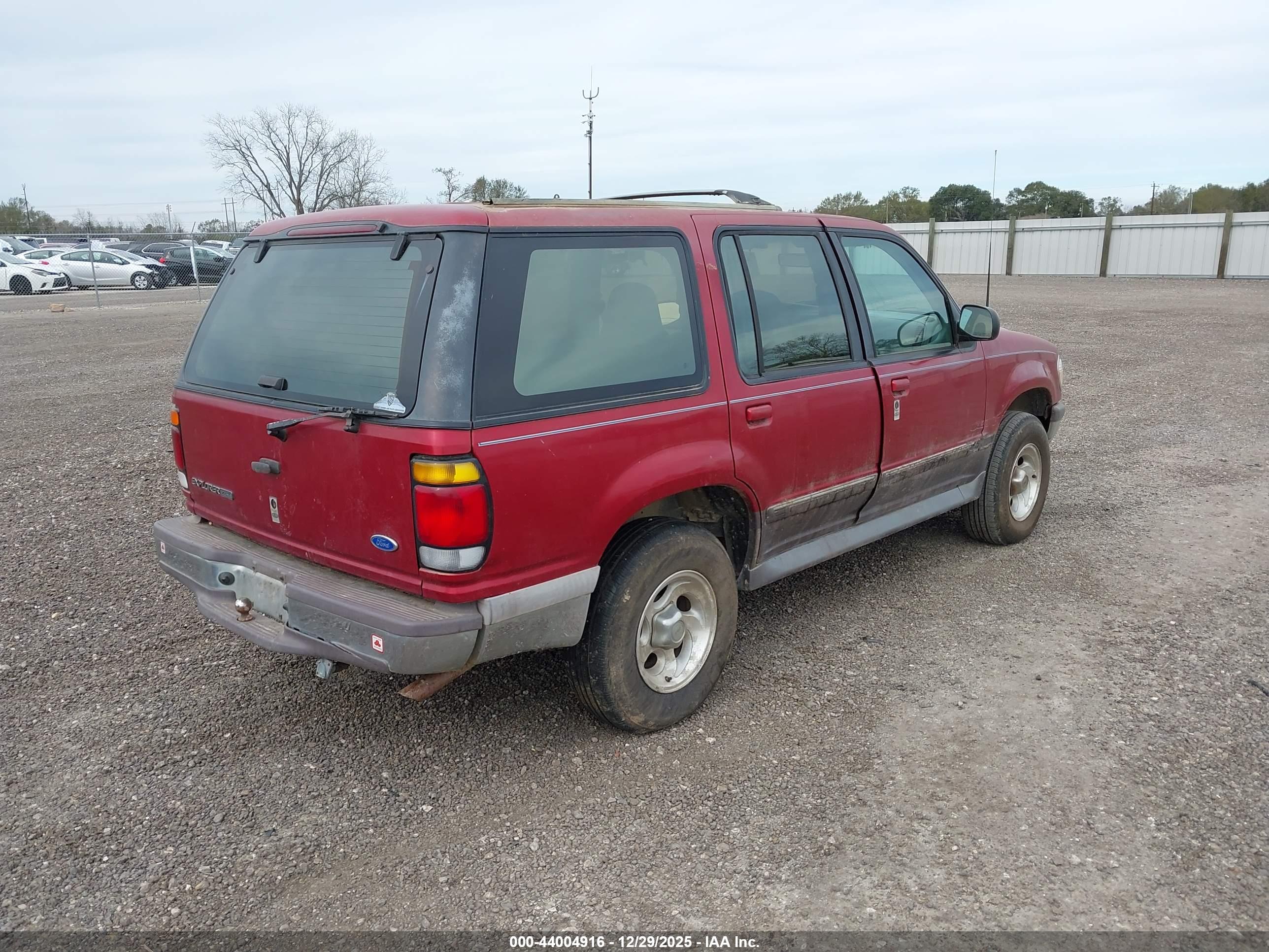 FORD EXPLORER image 4