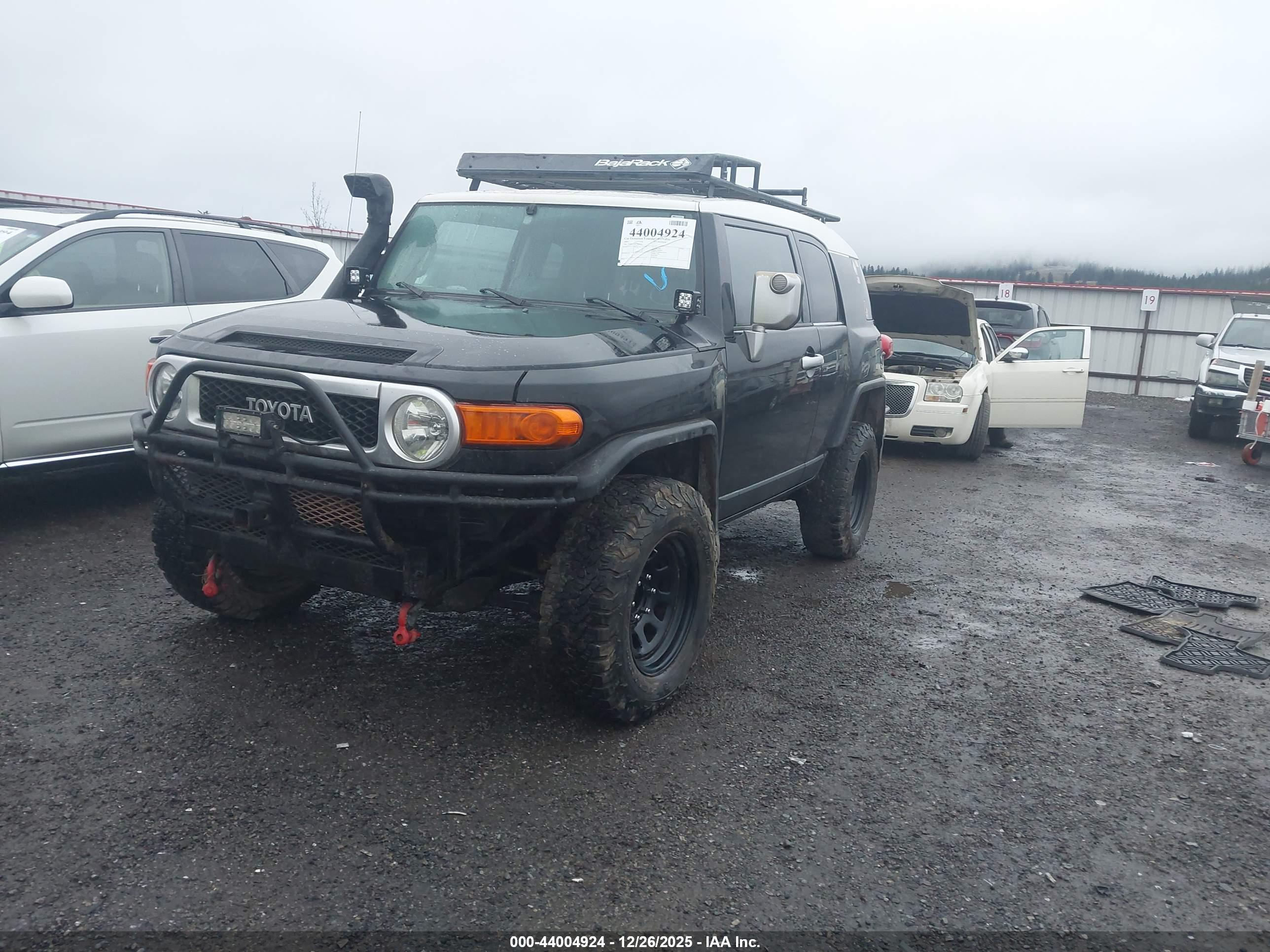 TOYOTA FJ image 2