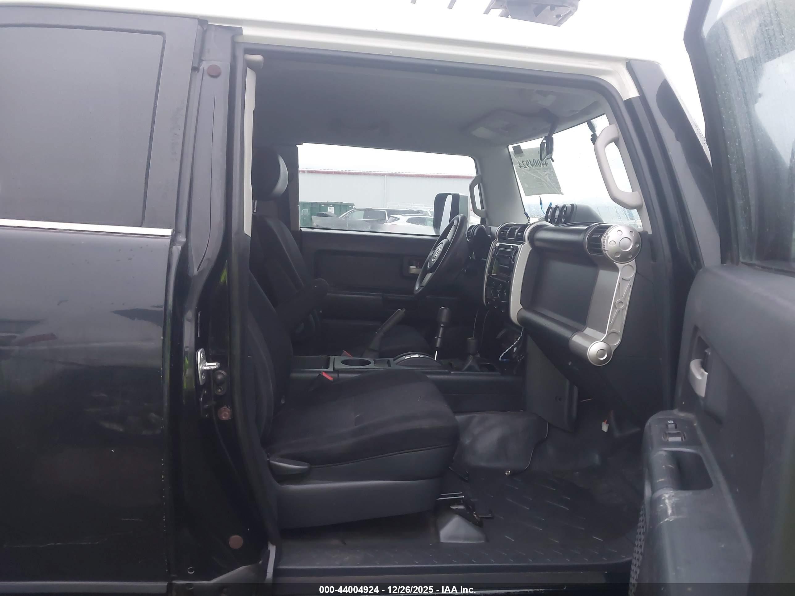 TOYOTA FJ image 5
