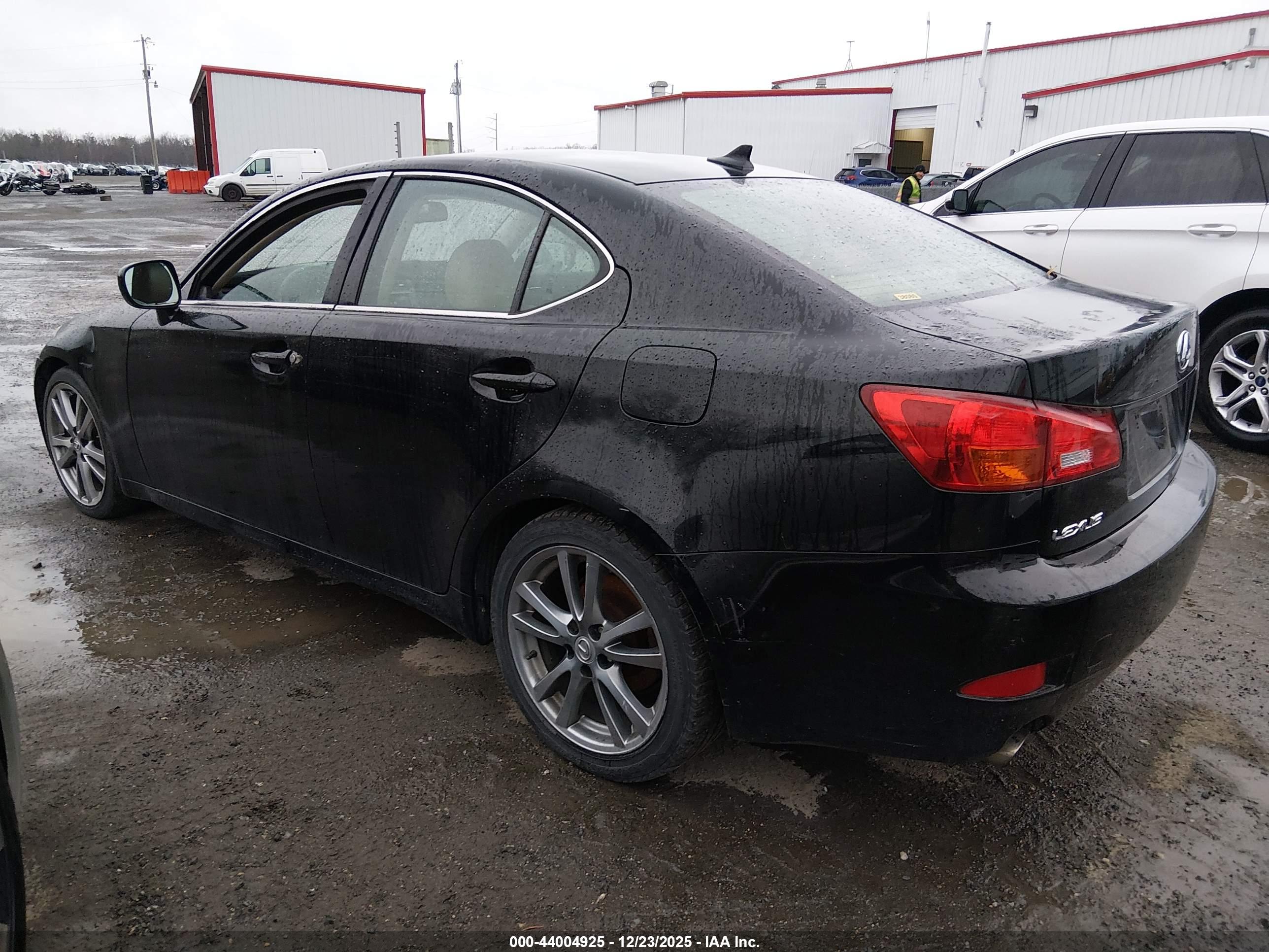 LEXUS IS image 3