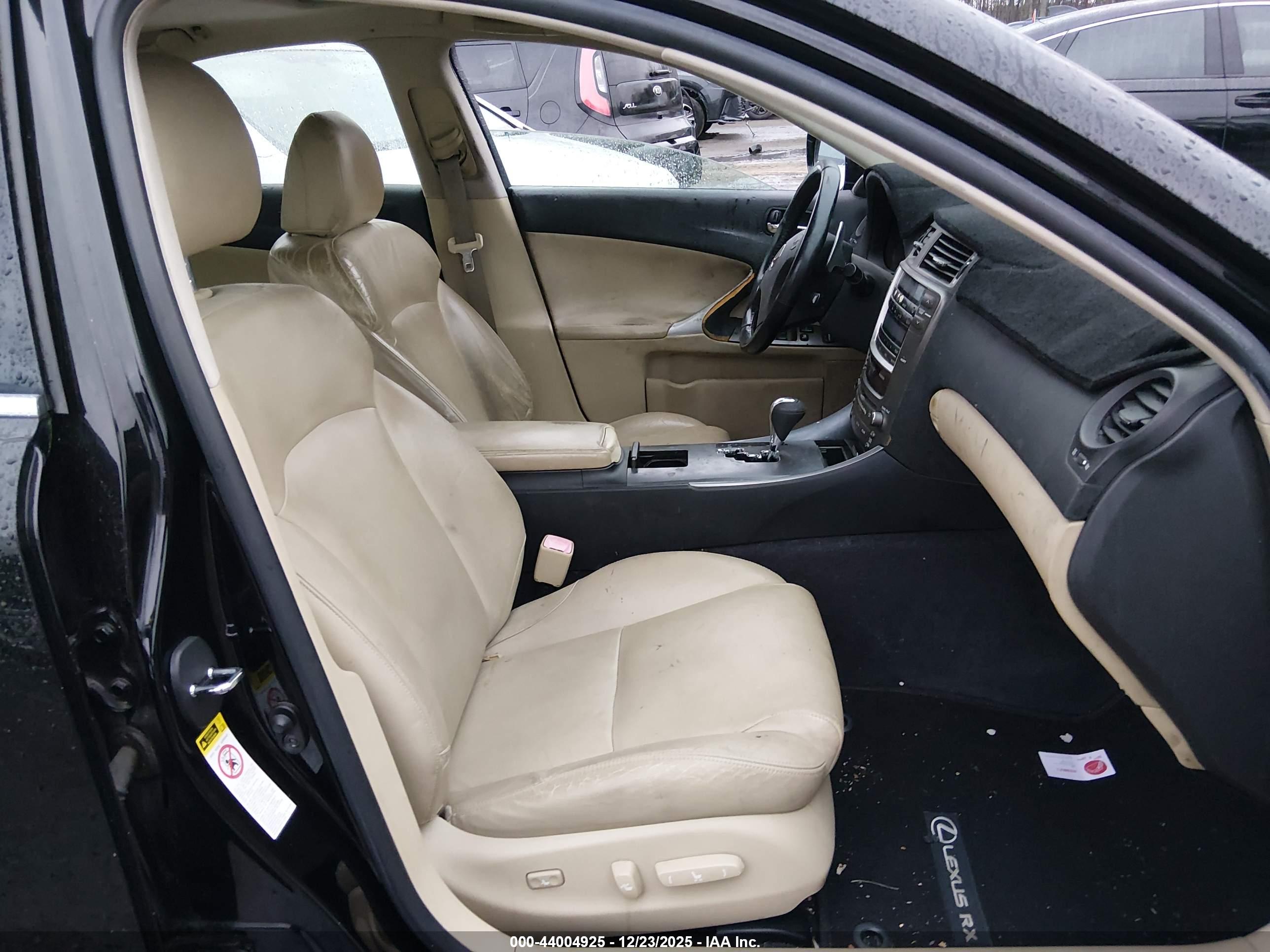 LEXUS IS image 5