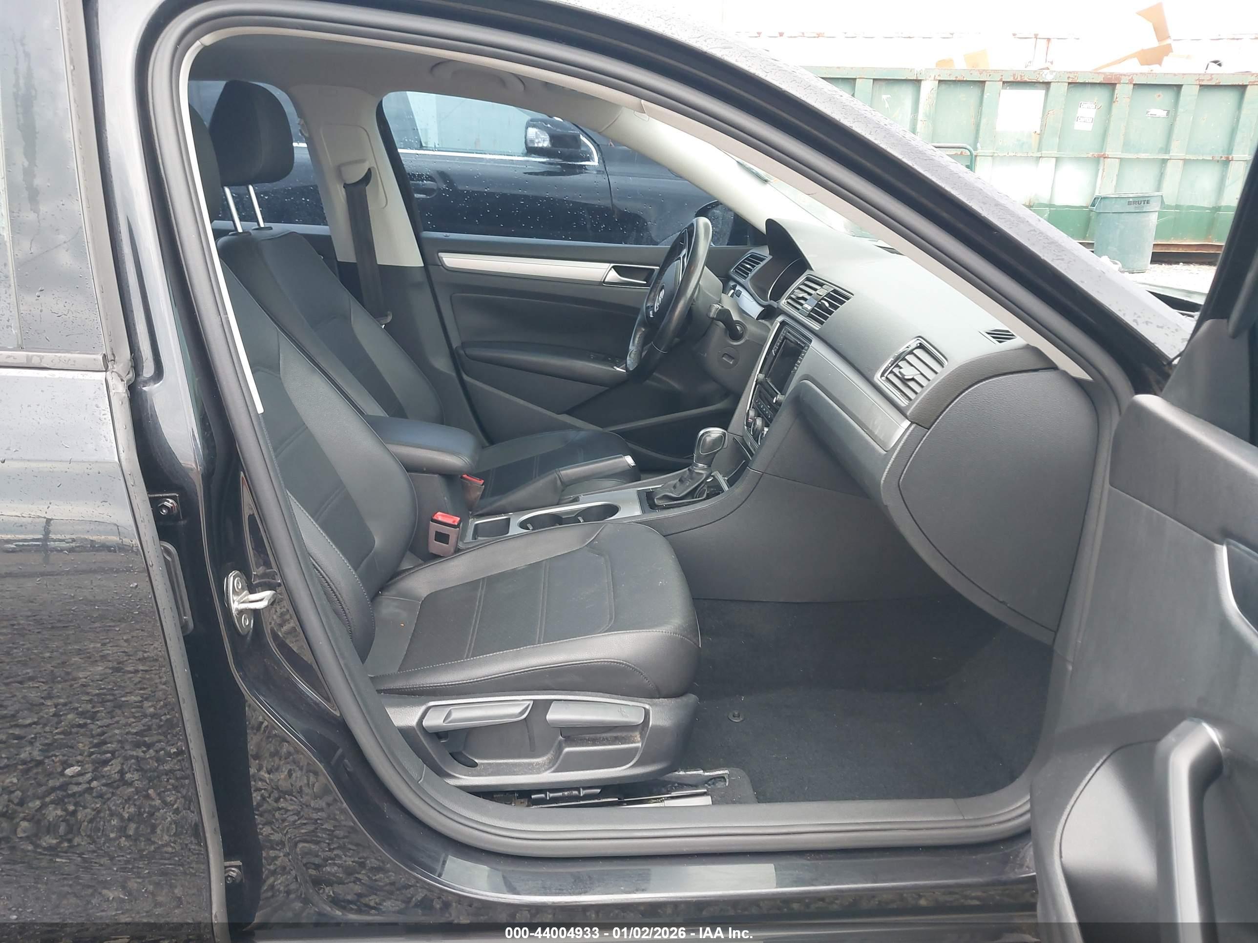 VOLKSWAGEN PASSAT image 5