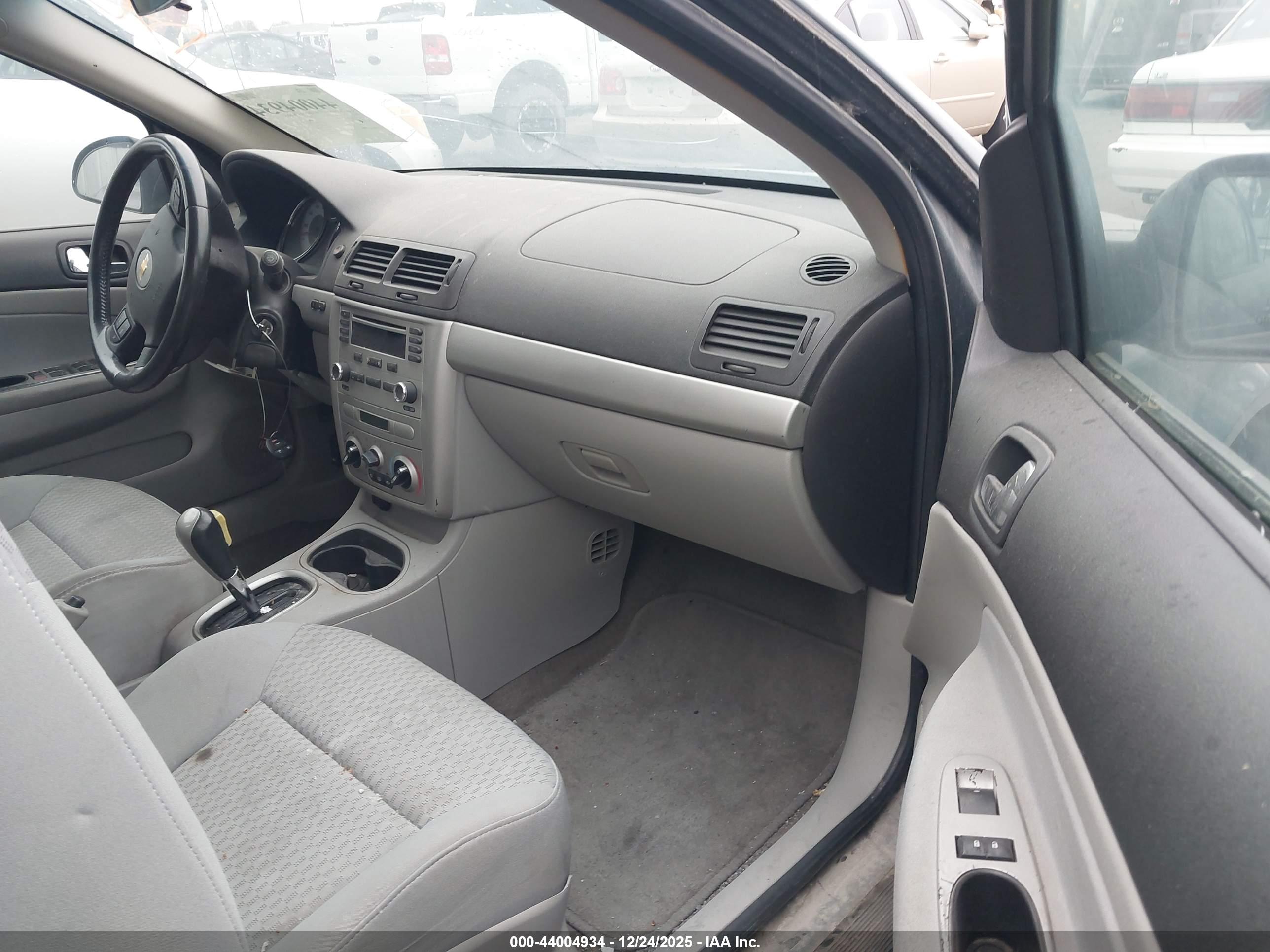 CHEVROLET COBALT image 5