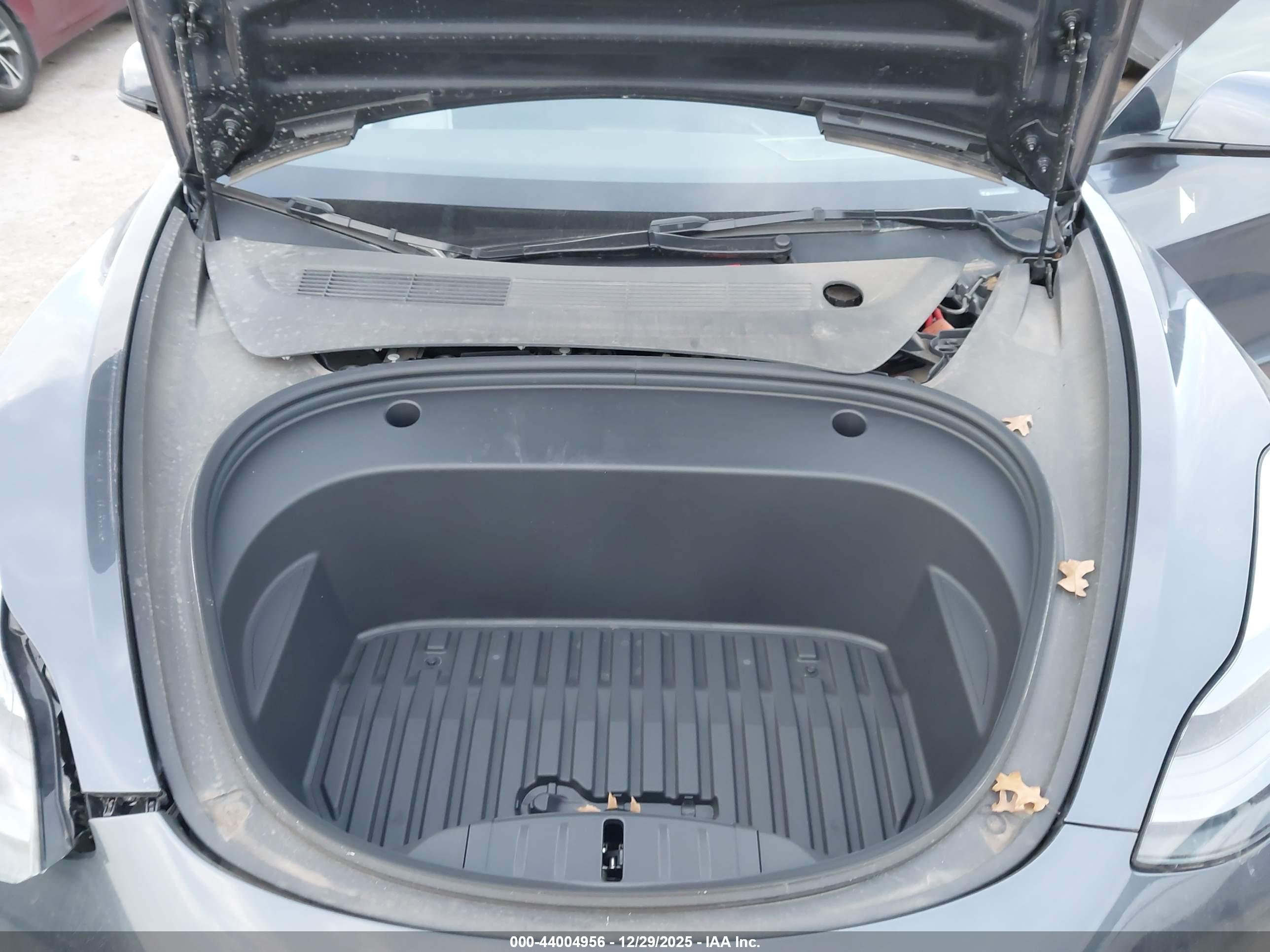 TESLA MODEL image 10