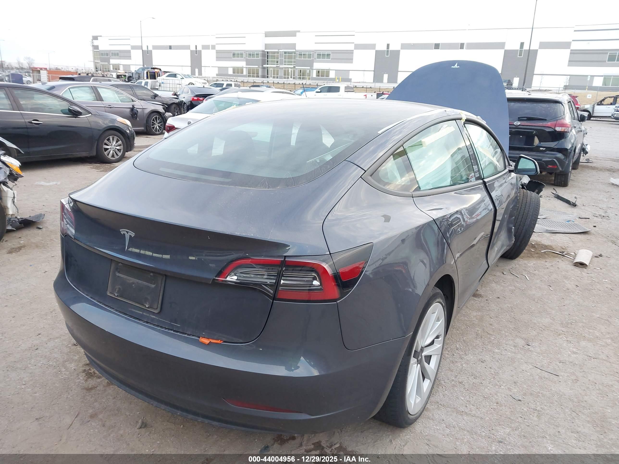 TESLA MODEL image 4