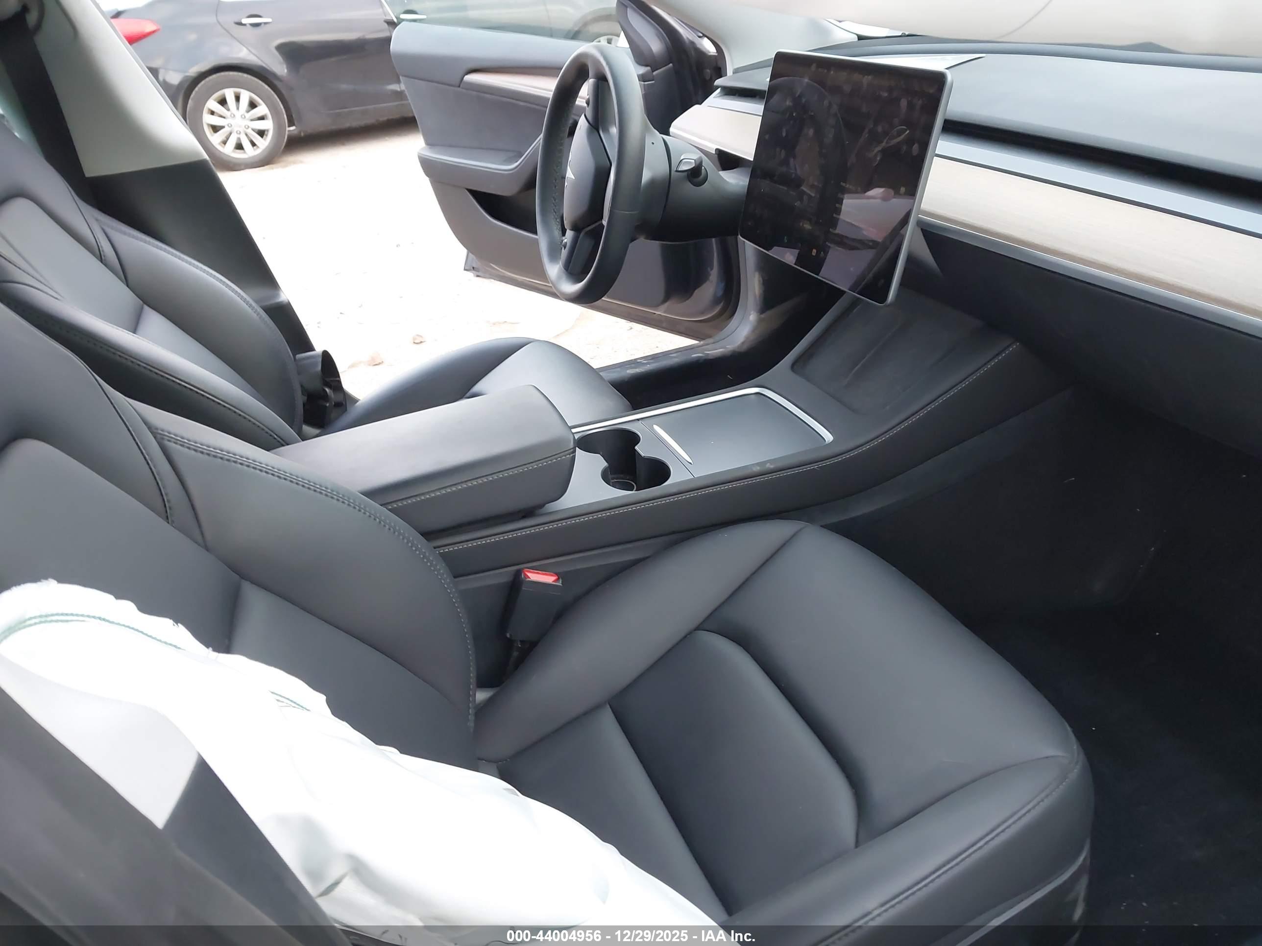 TESLA MODEL image 5