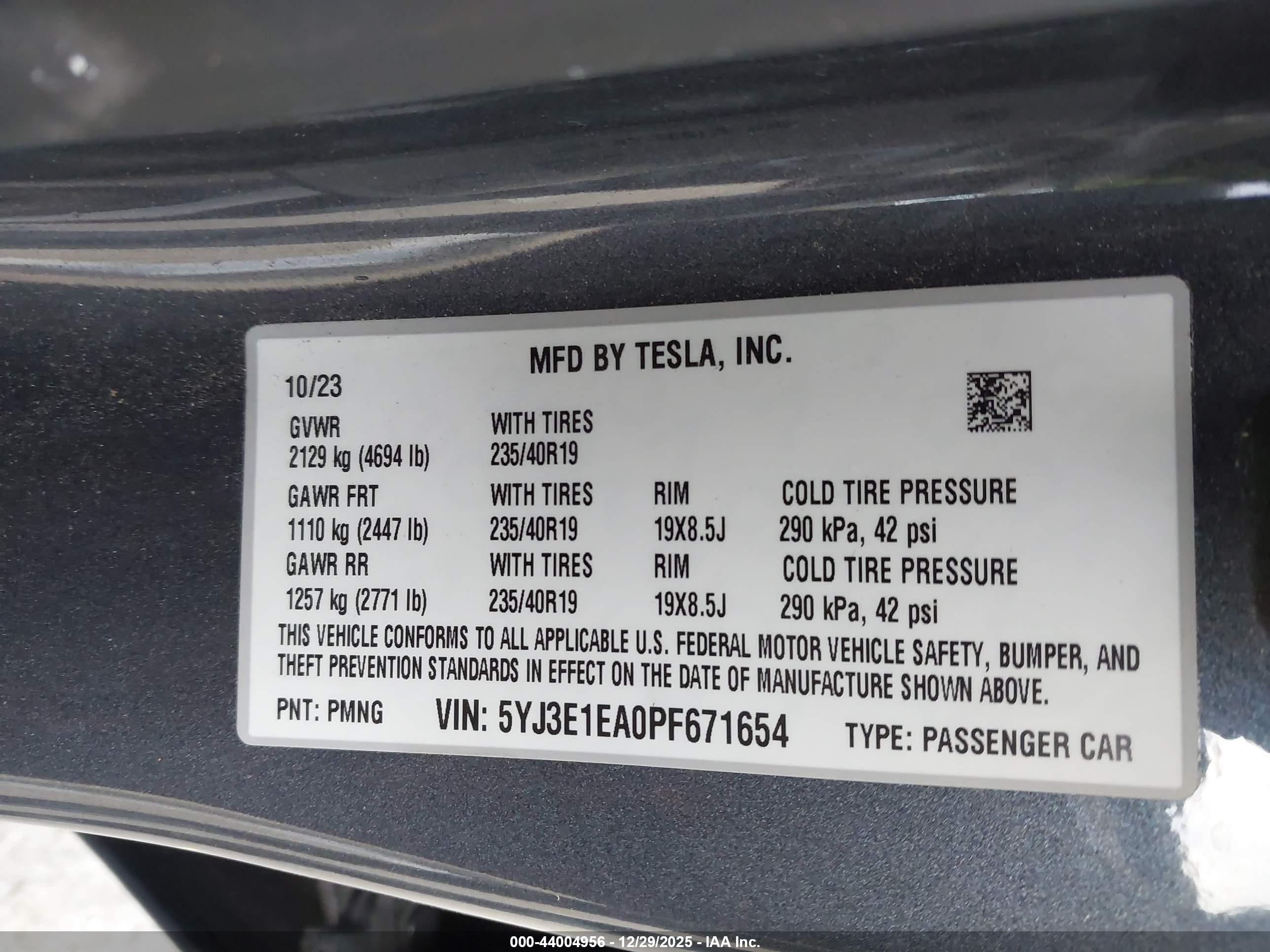 TESLA MODEL image 9