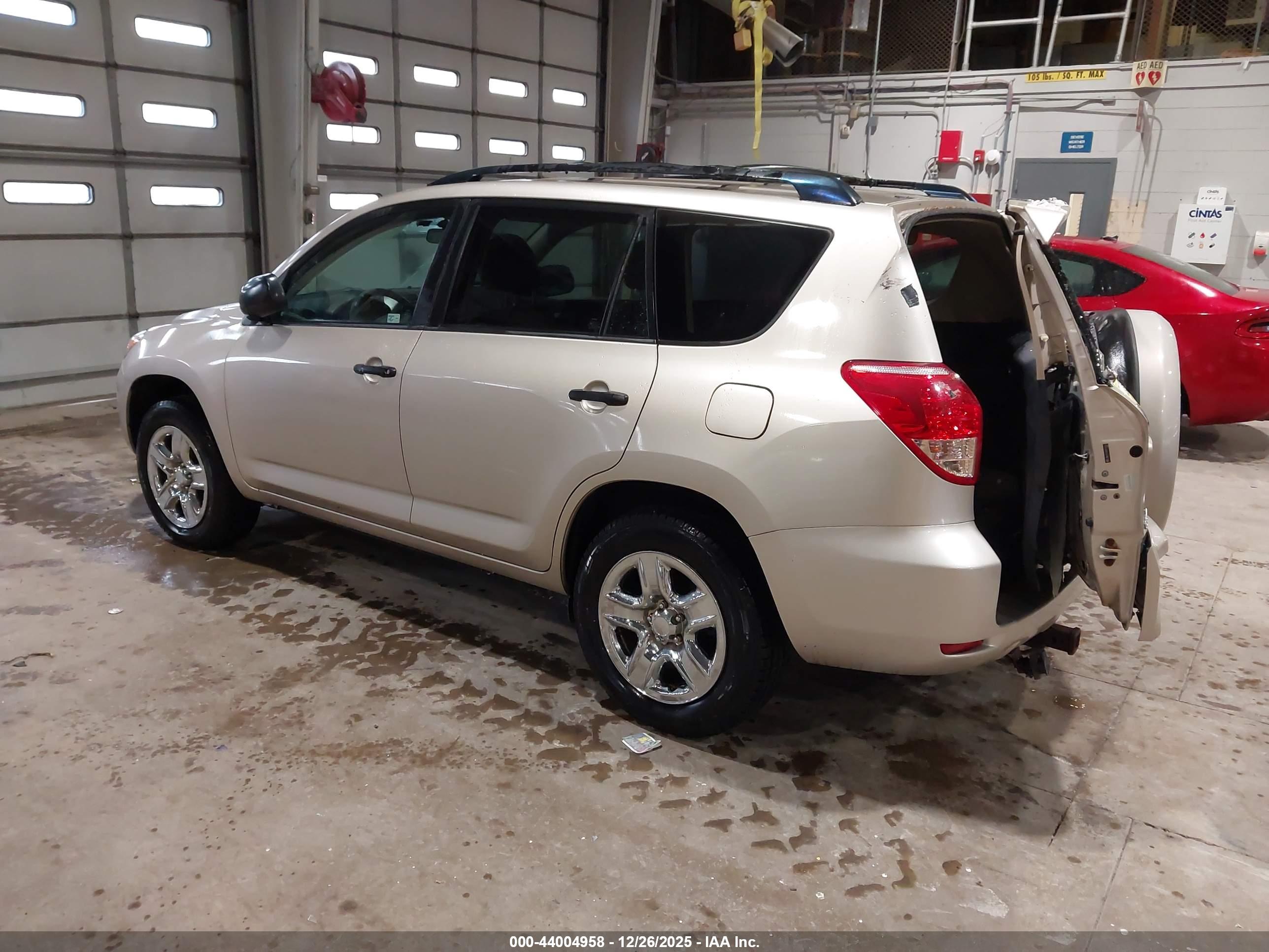 TOYOTA RAV4 image 3