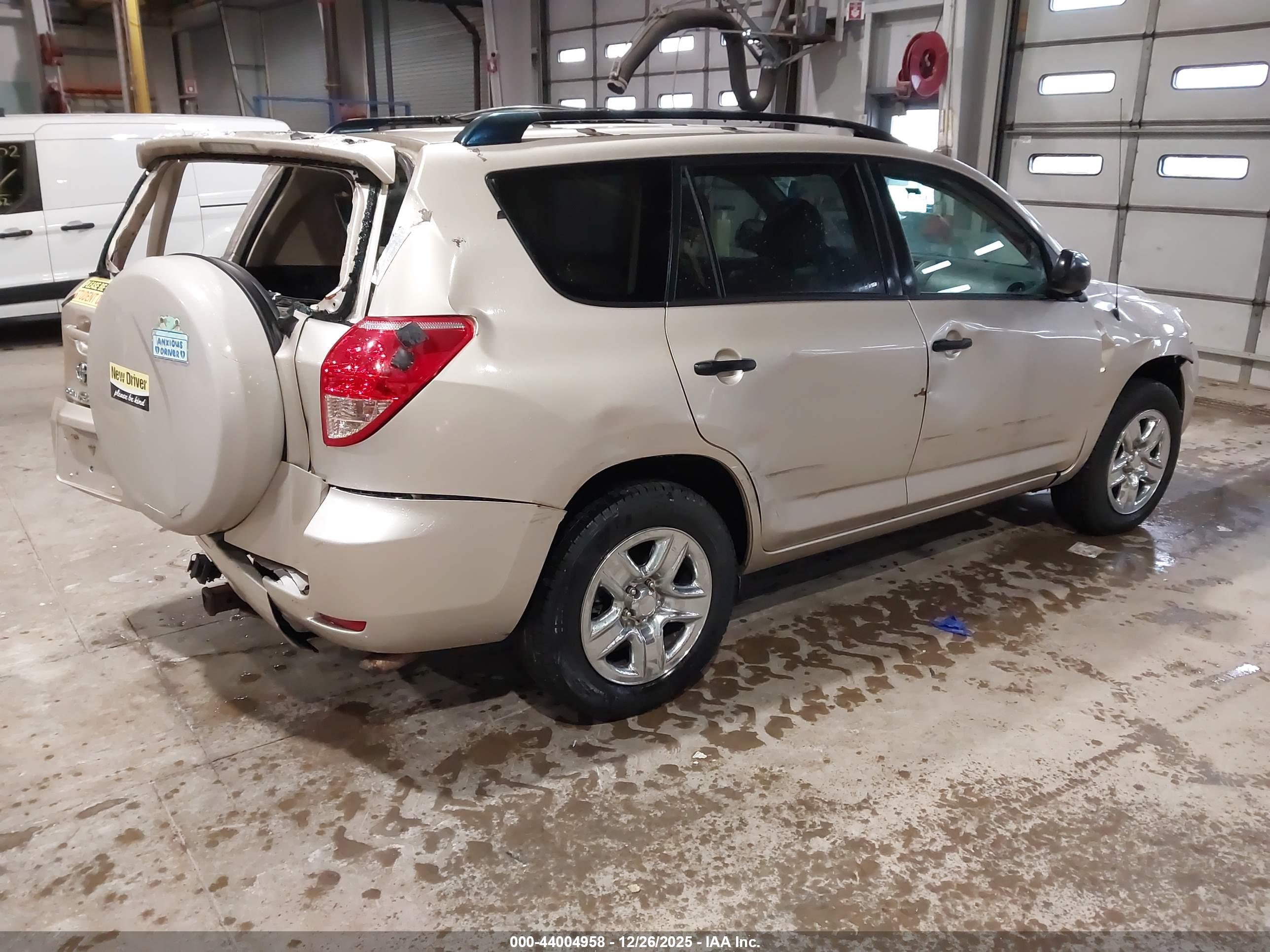 TOYOTA RAV4 image 4