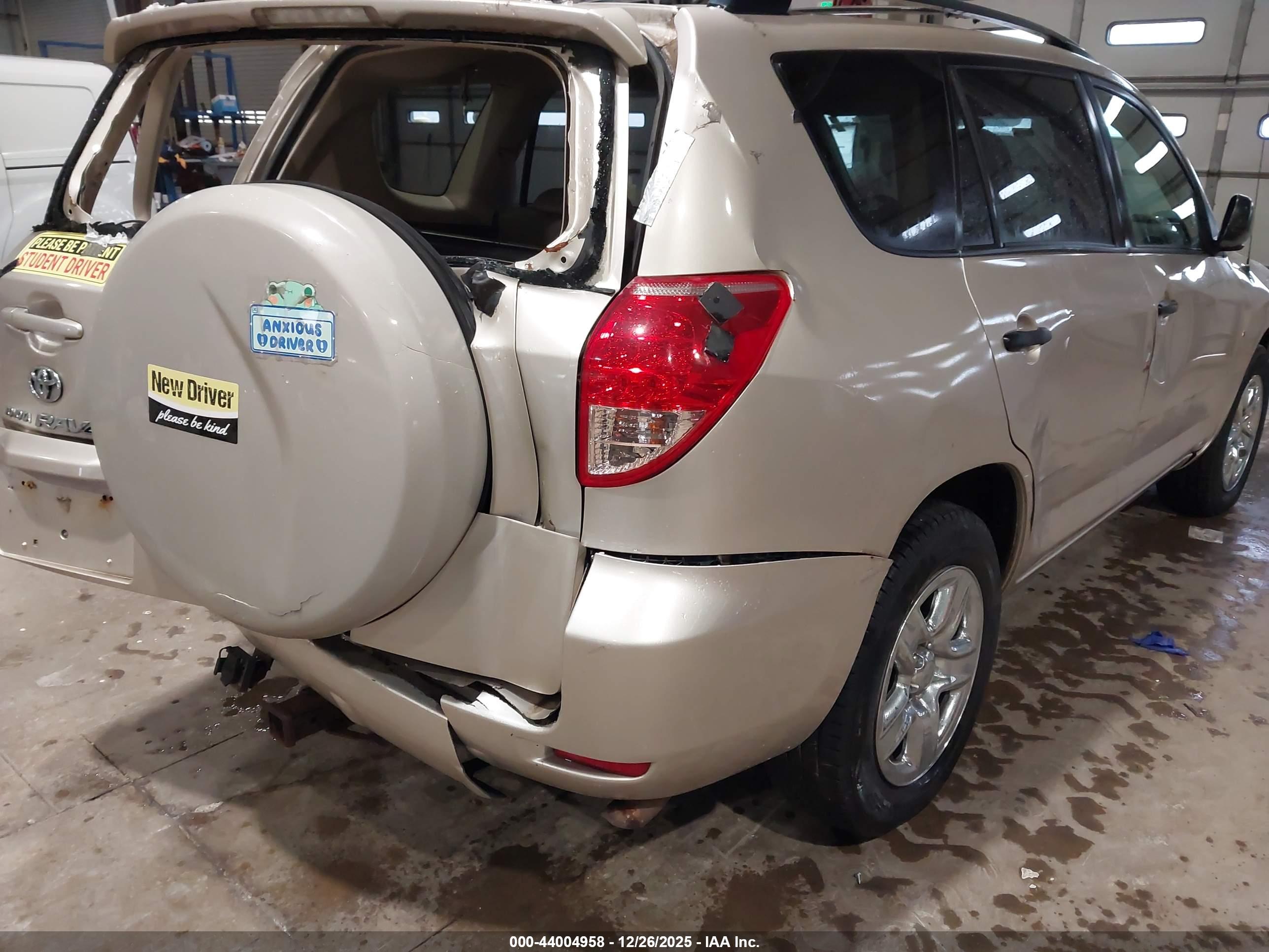 TOYOTA RAV4 image 6