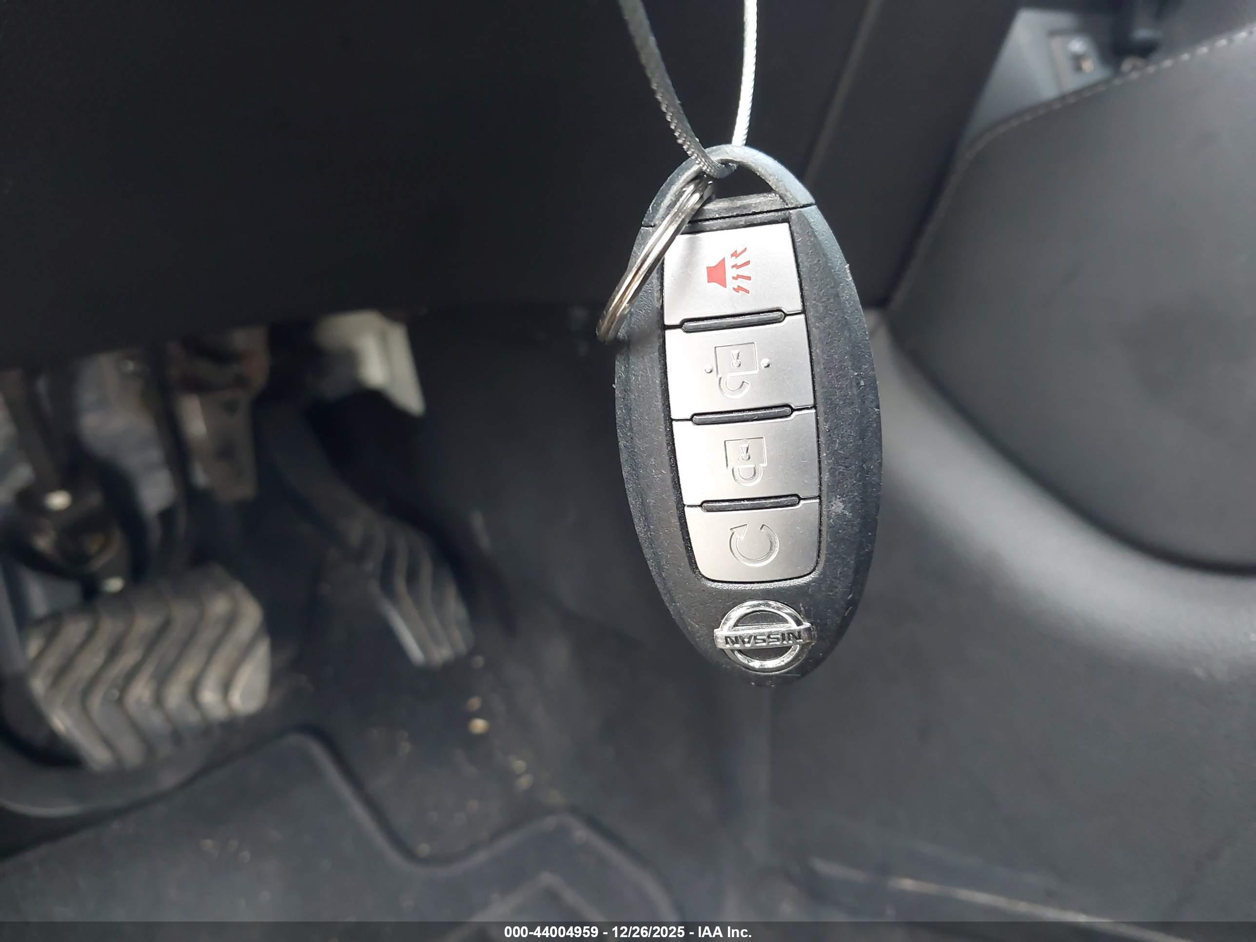 NISSAN ROGUE image 11